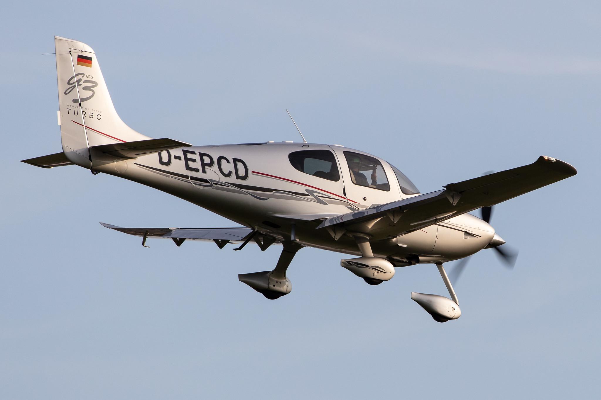 Hamburg Airport: Private owner |  Cirrrus SR22 SR22 | D-EPCD | MSN 2744