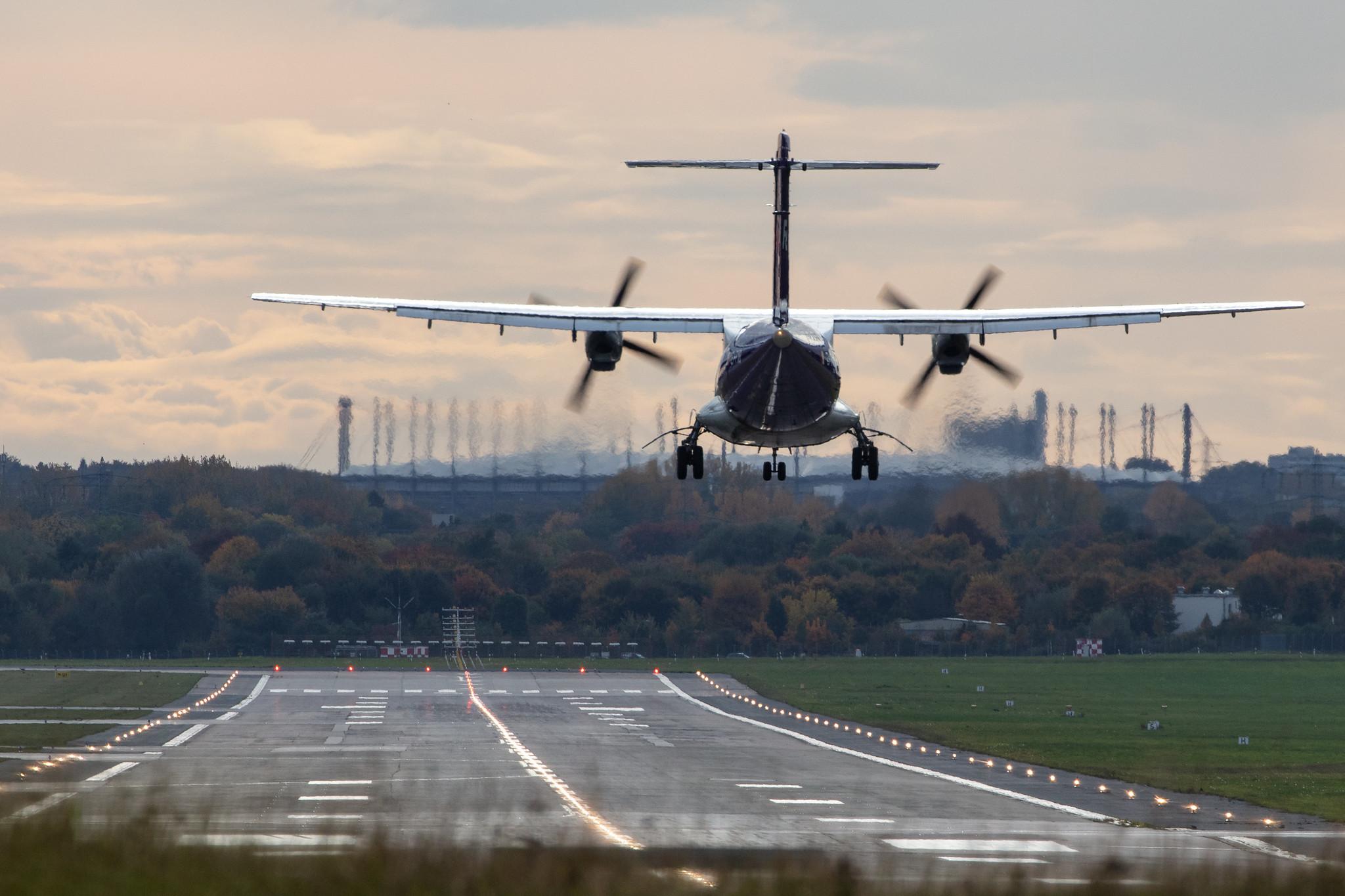 Hamburg Airport: FedEx (FX / FDX) | Operator: ASL Airlines Ireland |  ATR 42-300(F) AT43 | EI-FXB | MSN 0243