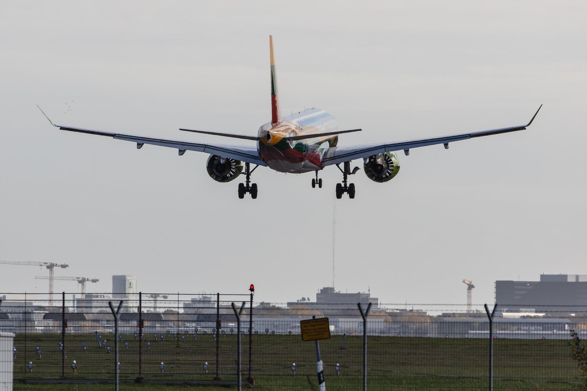 Hamburg Airport: Air Baltic (BT / BTI) |  Livery: Lithuanian Flag Livery |  Airbus A220-300 BCS3 | YL-CSK | MSN 55039