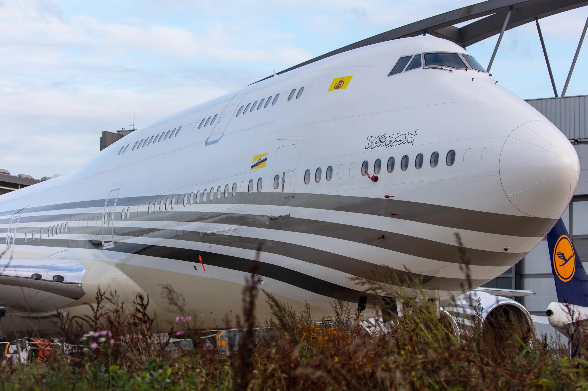 Hamburg Airport: Brunei Government |  Boeing 747-8LQ(BBJ) B748 | V8-BKH | MSN 41060