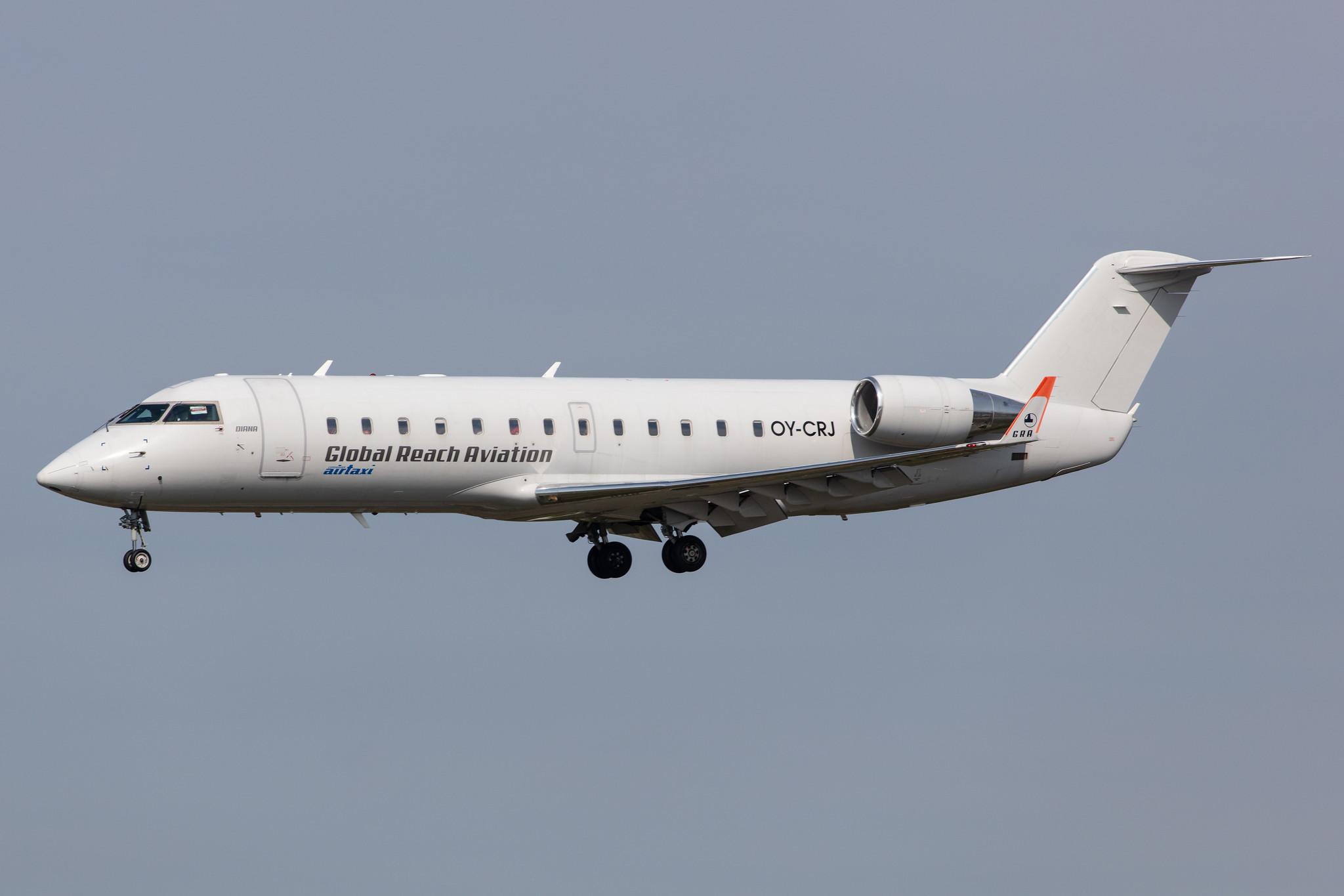 Hamburg Airport: Copenhagen Airtaxi (/ CAT) |  Mitsubishi CRJ-200LR CRJ2 | OY-CRJ | MSN 7384