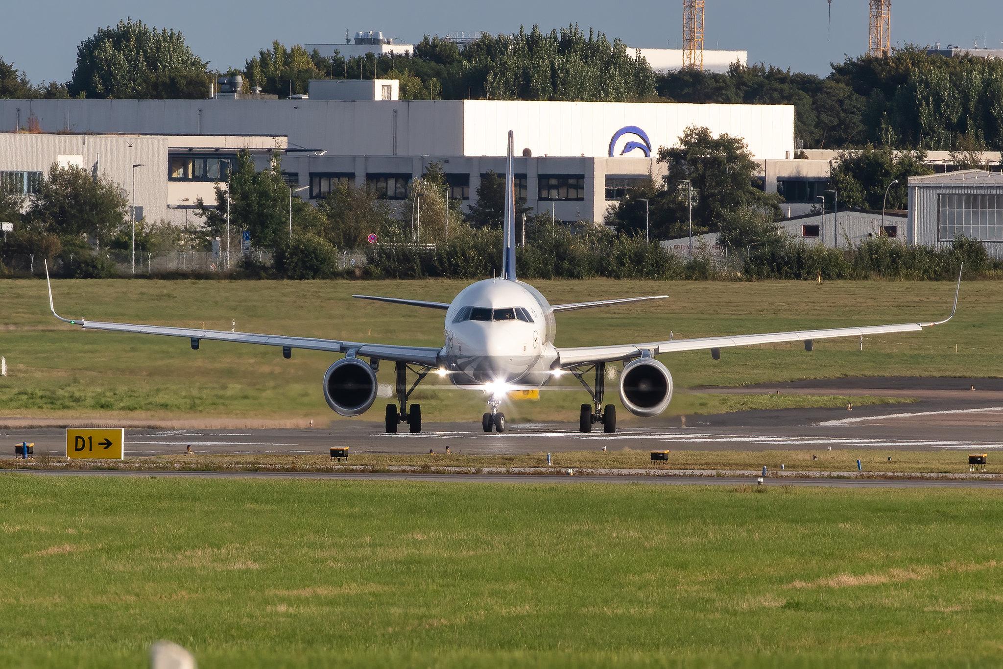 Hamburg Airport: Lufthansa (LH / DLH) |  Airbus A320-214 A320 | D-AIUZ | MSN 7625