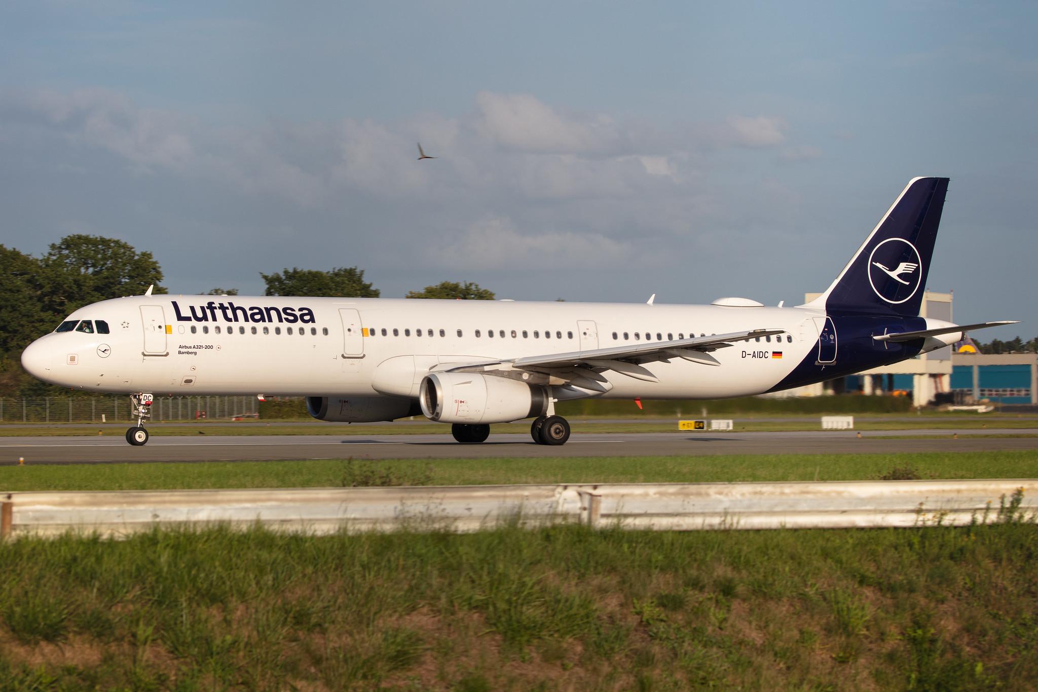 Hamburg Airport: Lufthansa (LH / DLH) |  Airbus A321-231 A321 | D-AIDC | MSN 4560