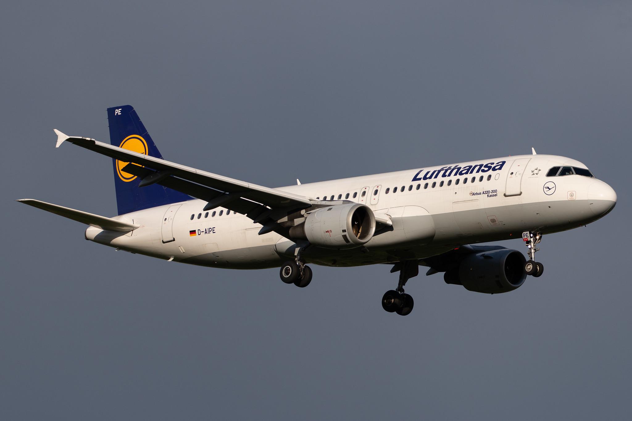 Hamburg Airport: Lufthansa (LH / DLH) |  Airbus A320-211 A320 | D-AIPE | MSN 0078