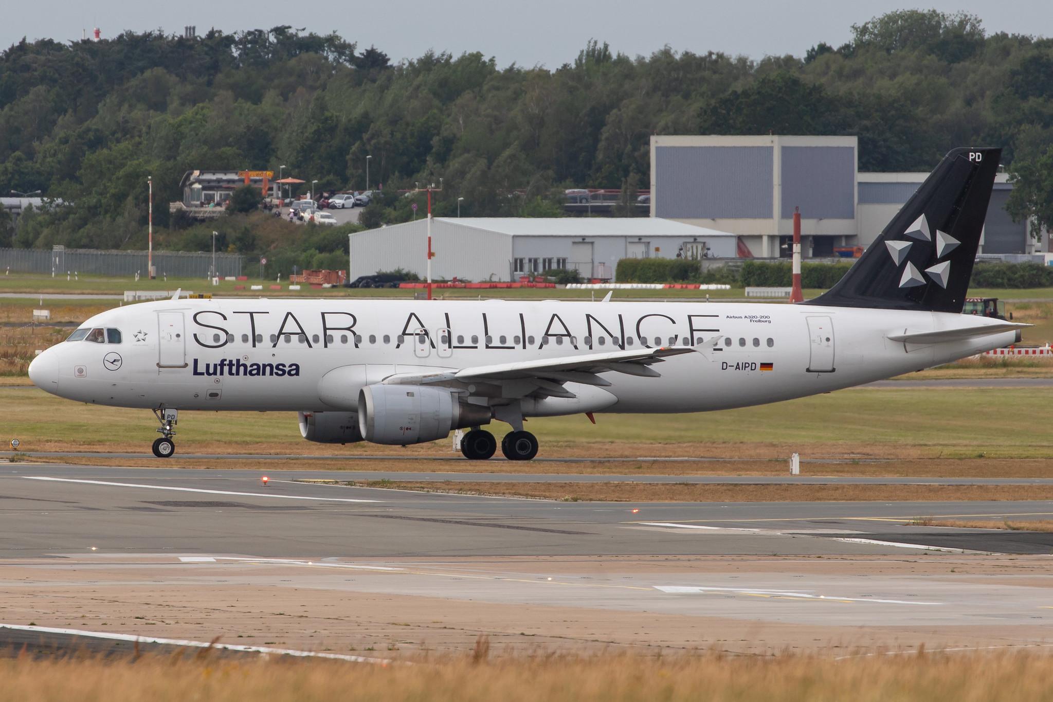 Hamburg Airport: Lufthansa (LH / DLH) | Livery: Star Alliance Livery |  Airbus A320-211 A320 | D-AIPD | MSN 0072