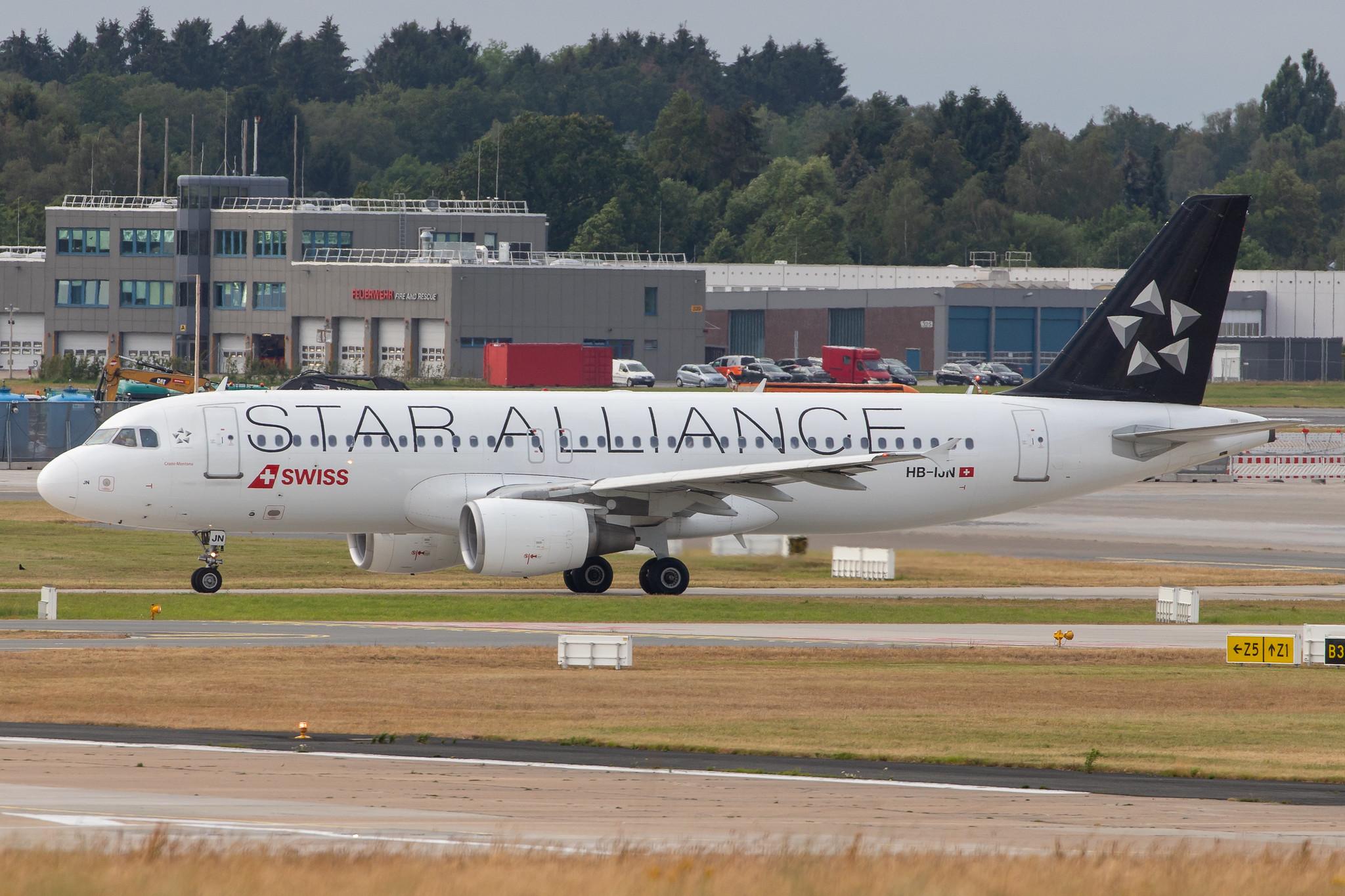Hamburg Airport: Swiss (LX / SWR) |  Livery: Star Alliance Livery |  Airbus A320-214 A320 | HB-IJN | MSN 0643