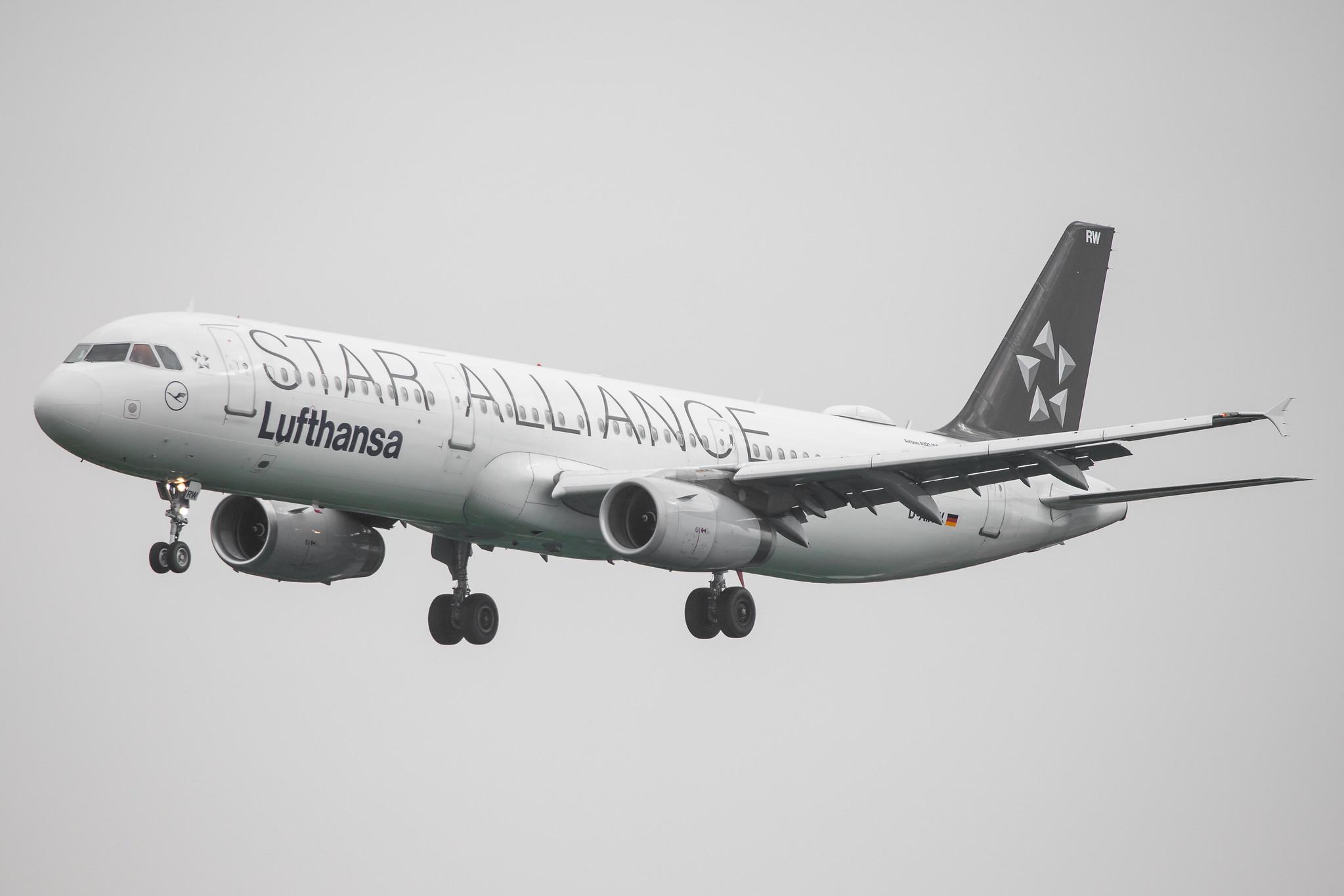 Hamburg Airport: Lufthansa (LH / DLH) |  Livery: Star Alliance Livery |  Airbus A321-131 A321 | D-AIRW | MSN 0699