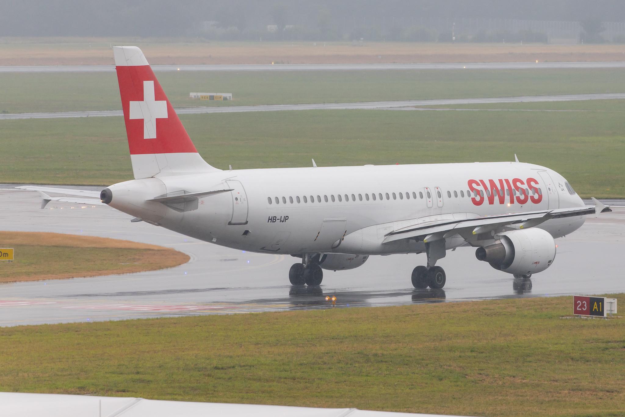Hamburg Airport: Swiss (LX / SWR) |  Airbus A320-214 A320 | HB-IJP | MSN 0681
