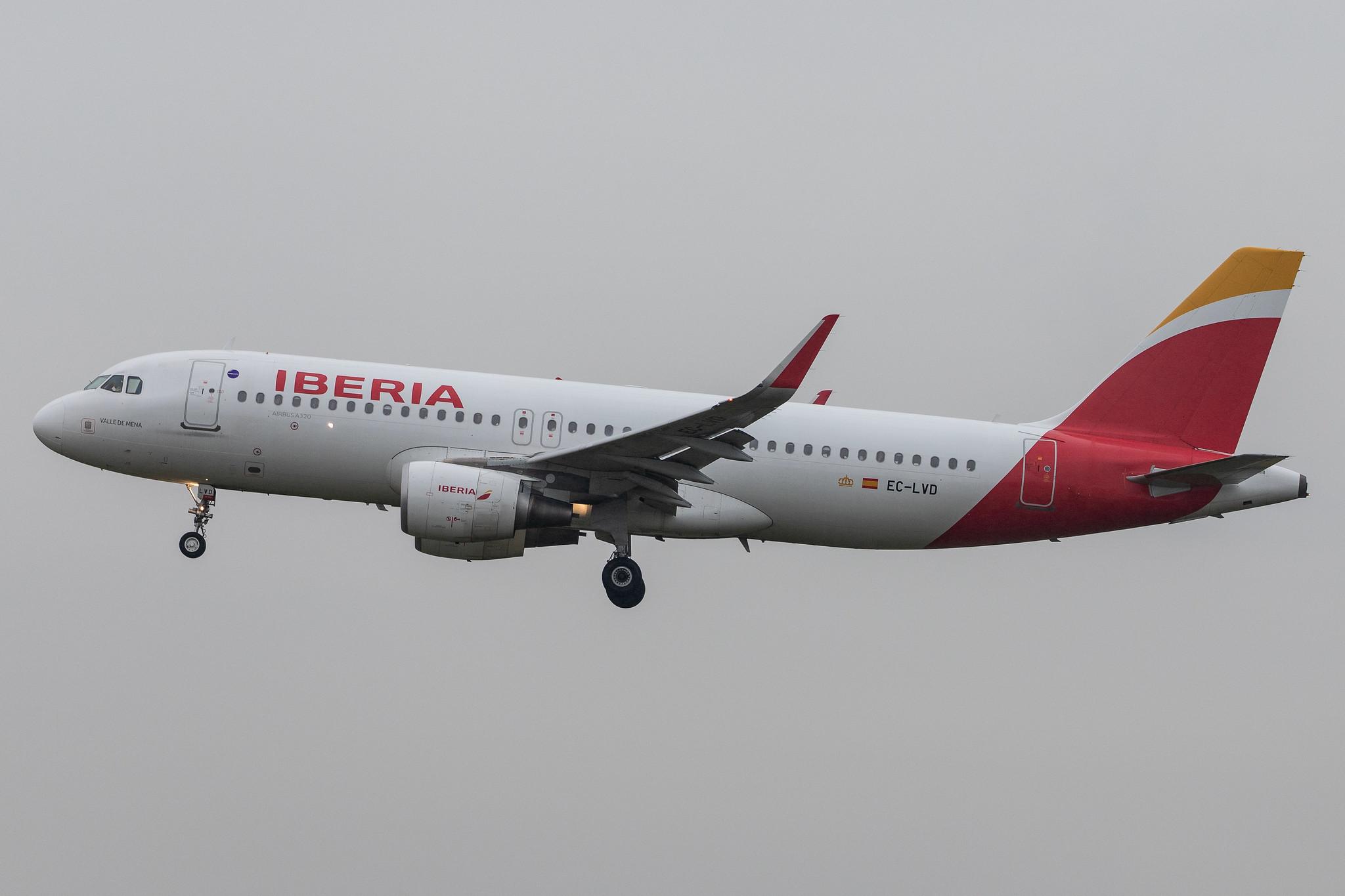 Hamburg Airport: Iberia (IB / IBE) |  Airbus A320-216 A320 | EC-LVD | MSN 5570