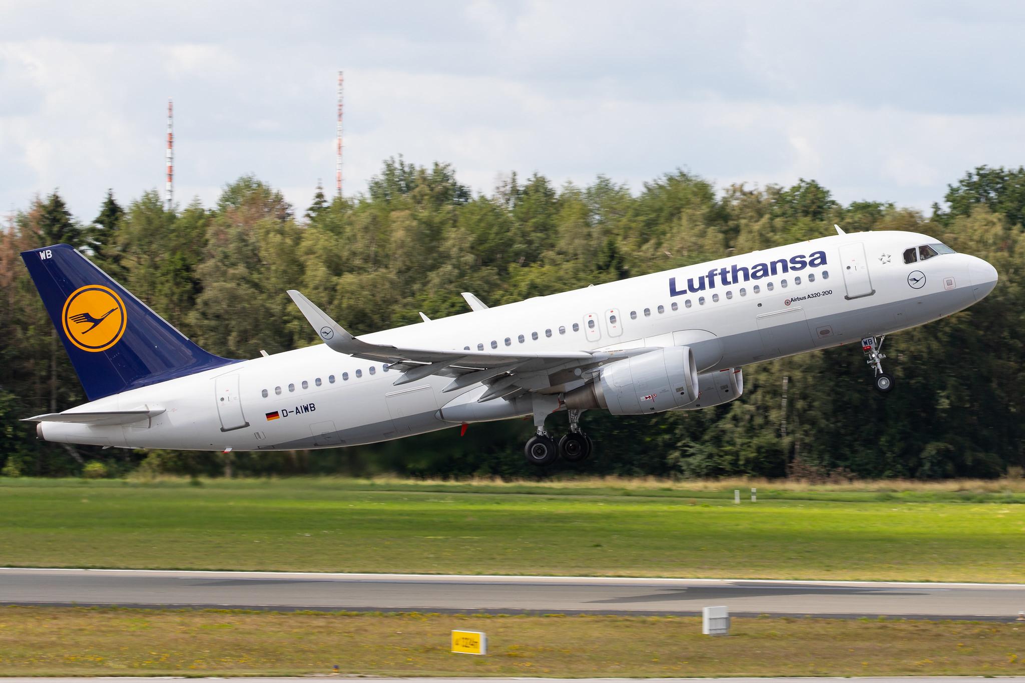 Hamburg Airport: Lufthansa (LH / DLH) |  Airbus A320-214 A320 | D-AIWB | MSN 7699