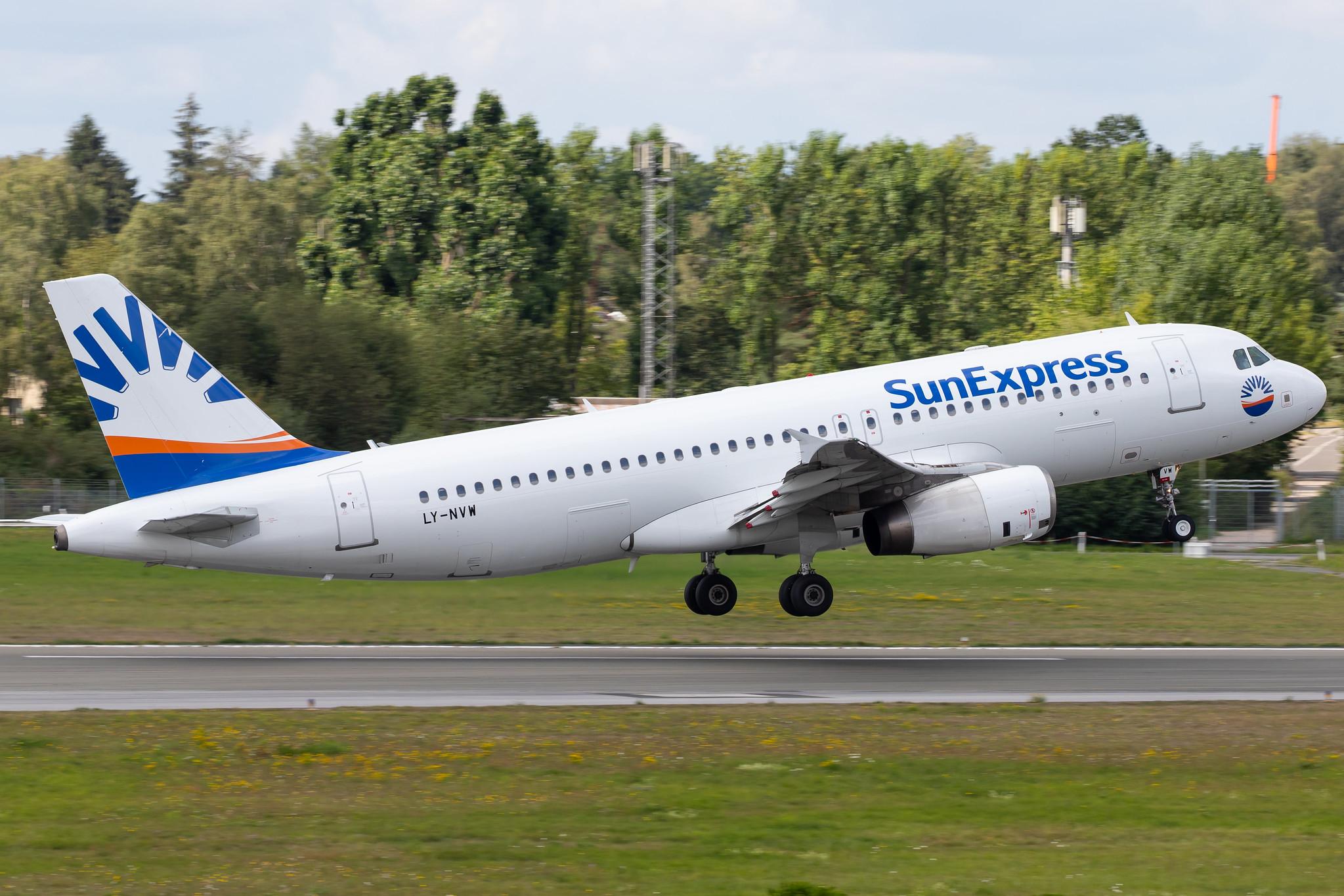 Hamburg Airport: SunExpress (XQ / SXS) | Operator: Avion Express |  Airbus A320-232 A320 | LY-NVW | MSN 2173