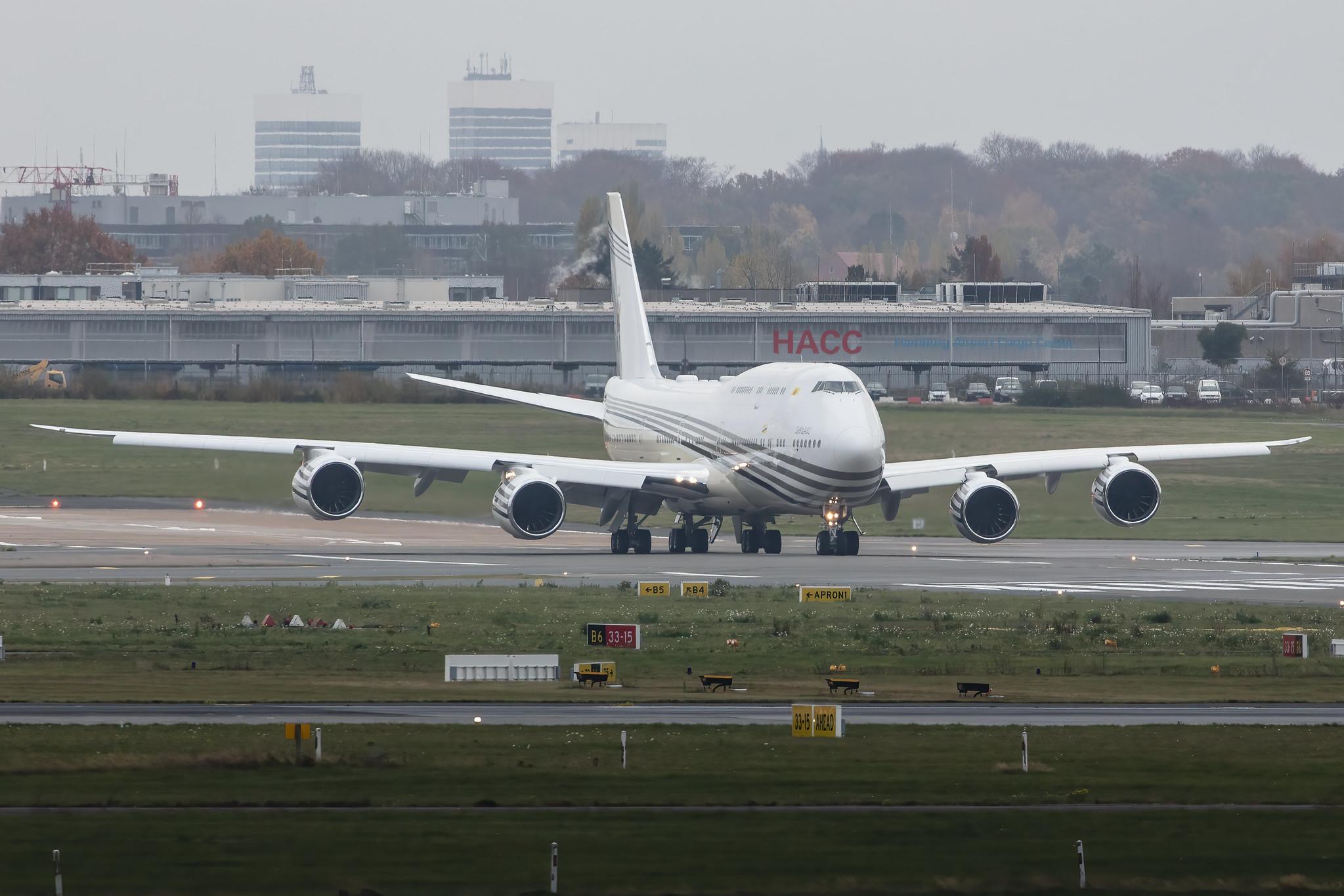 Hamburg Airport: Brunei Government |  Boeing 747-8LQ(BBJ) B748 | V8-BKH | MSN 41060