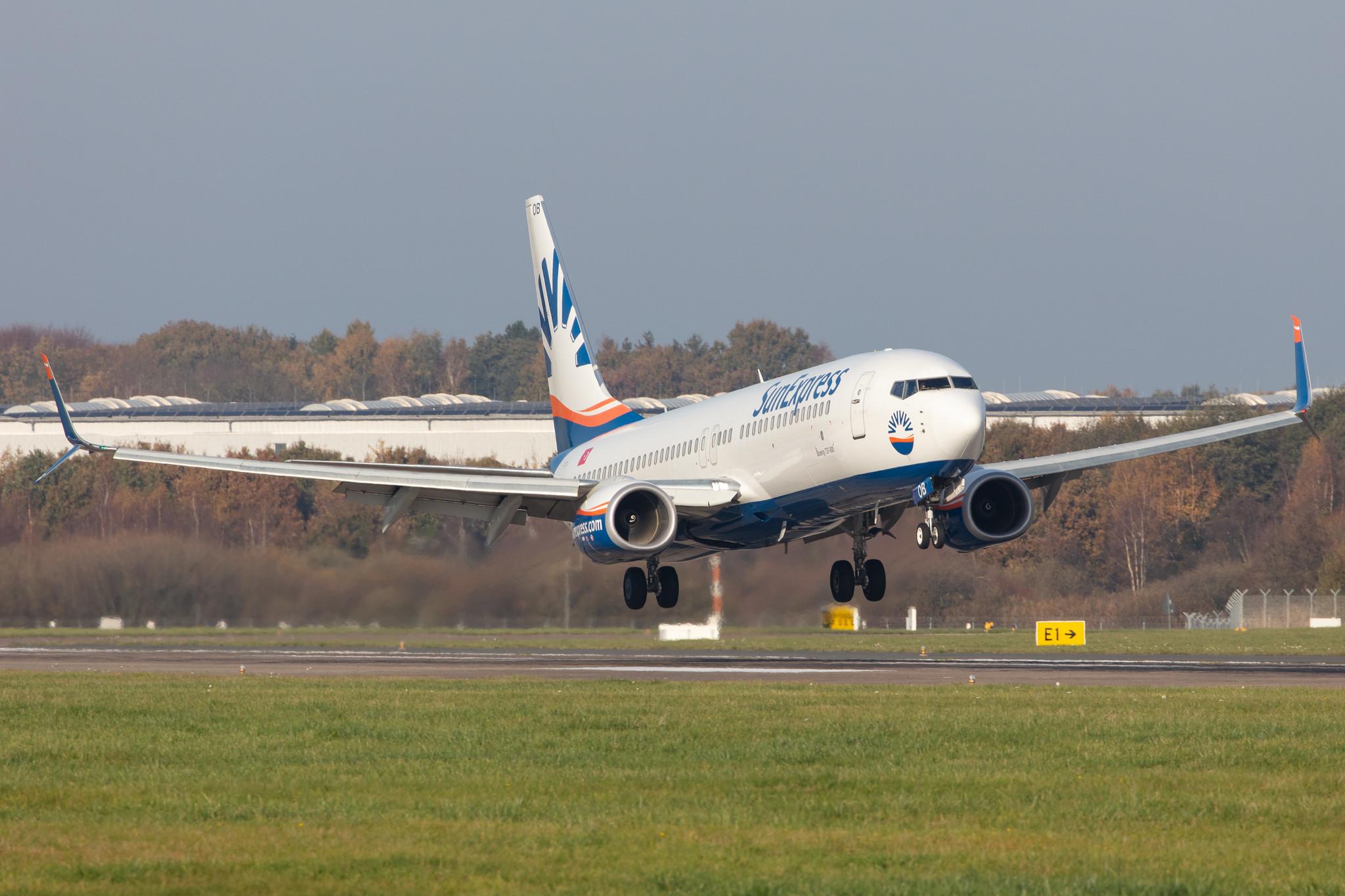 Hamburg Airport: SunExpress (XQ / SXS) |  Boeing 737-8HC B738 | TC-SOB | MSN 61175