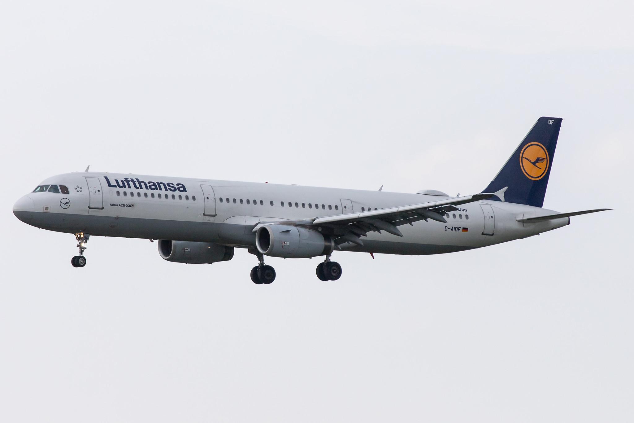 Hamburg Airport: Lufthansa (LH / DLH) |  Airbus A321-231 A321 | D-AIDF | MSN 4626