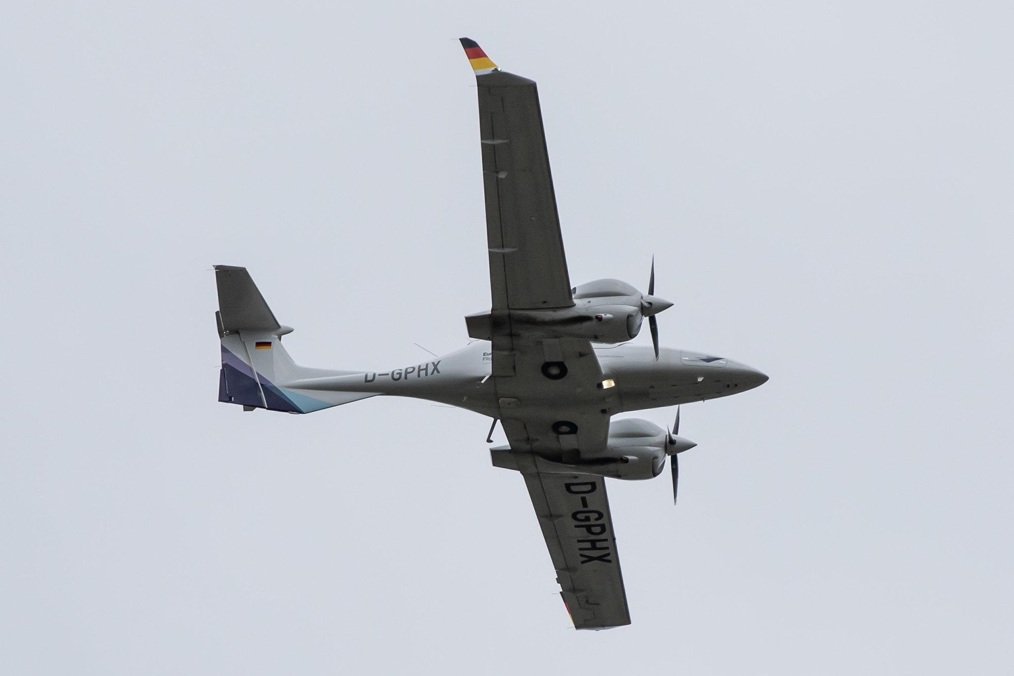 Hamburg Airport: European Flight Academy |  Diamond DA42 Twin Star NG DA42 | D-GPHX | MSN n/a