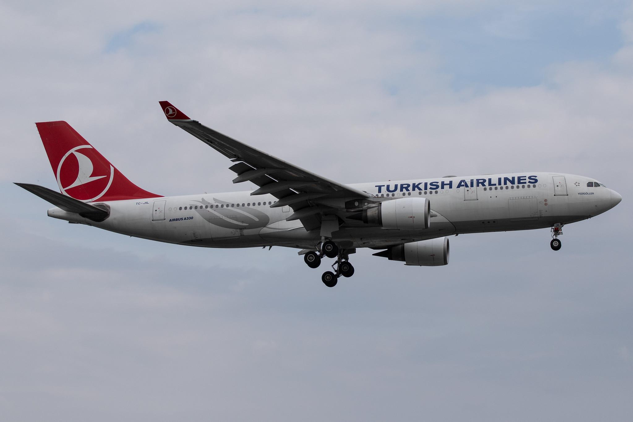 Hamburg Airport: Turkish Airlines (TK / THY) |  Airbus A330-203 A332 | TC-JIL | MSN 0882