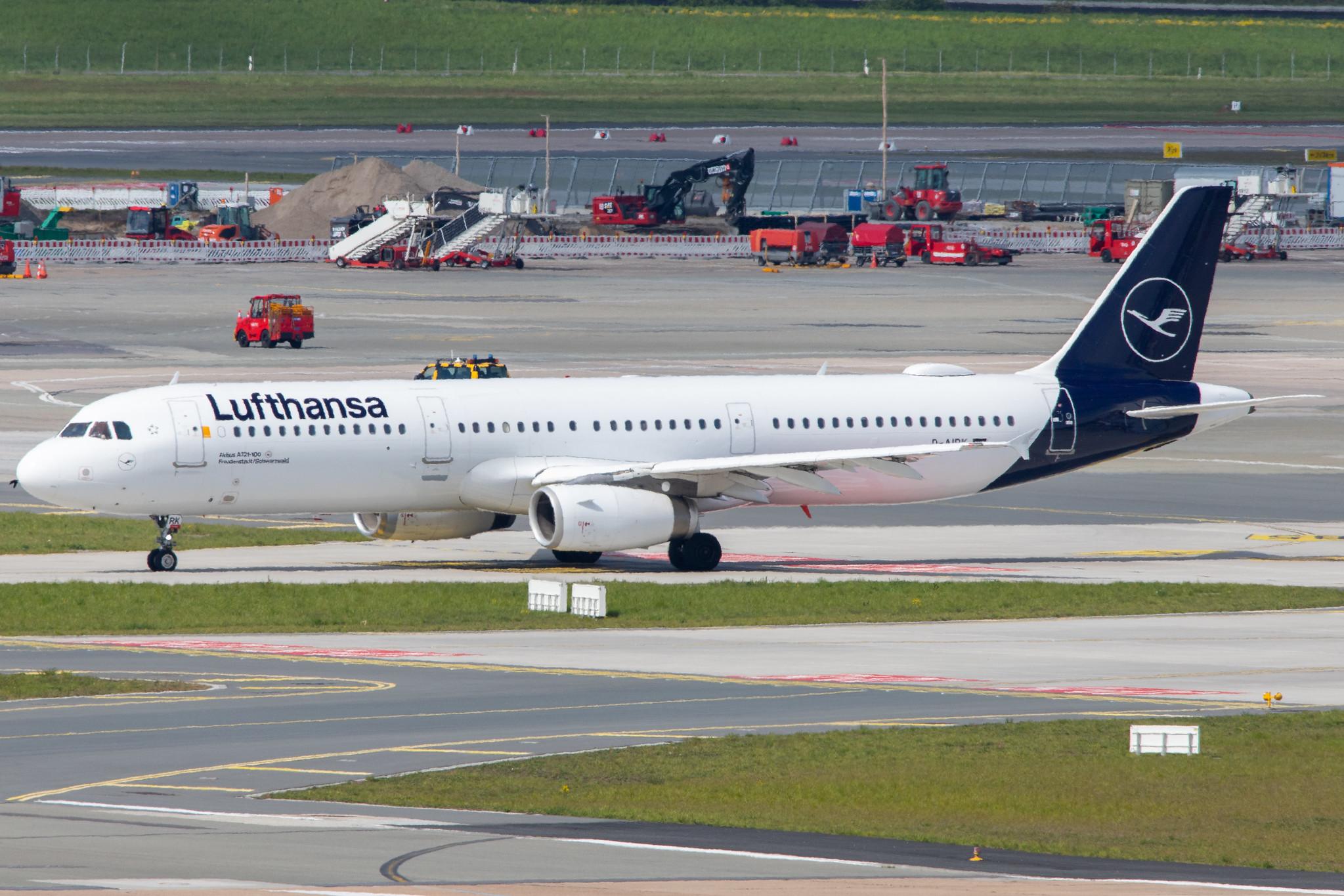 Hamburg Airport: Lufthansa (LH / DLH) |  Airbus A321-131 A321 | D-AIRK | MSN 0502