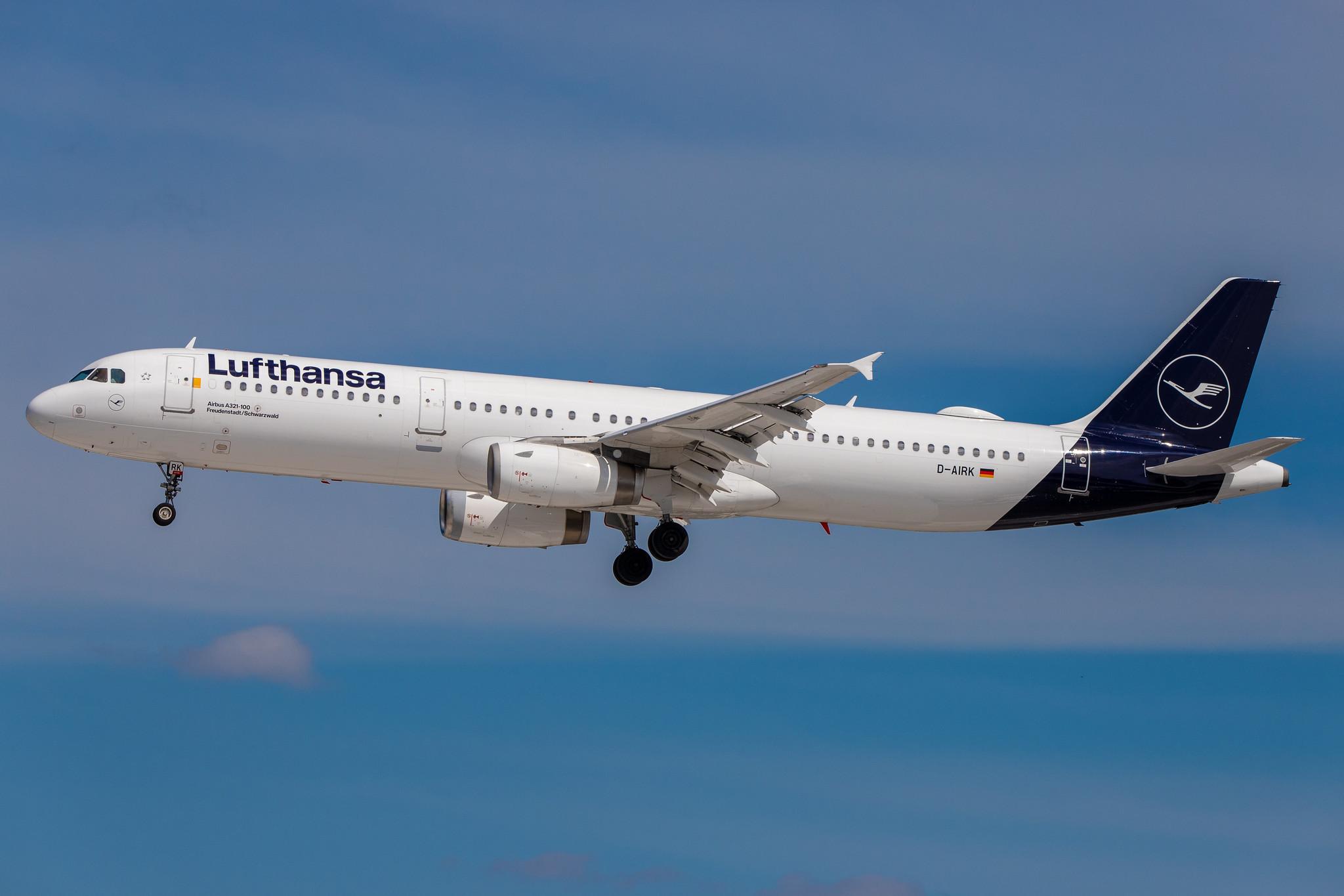 Hamburg Airport: Lufthansa (LH / DLH) |  Airbus A321-131 A321 | D-AIRK | MSN 0502