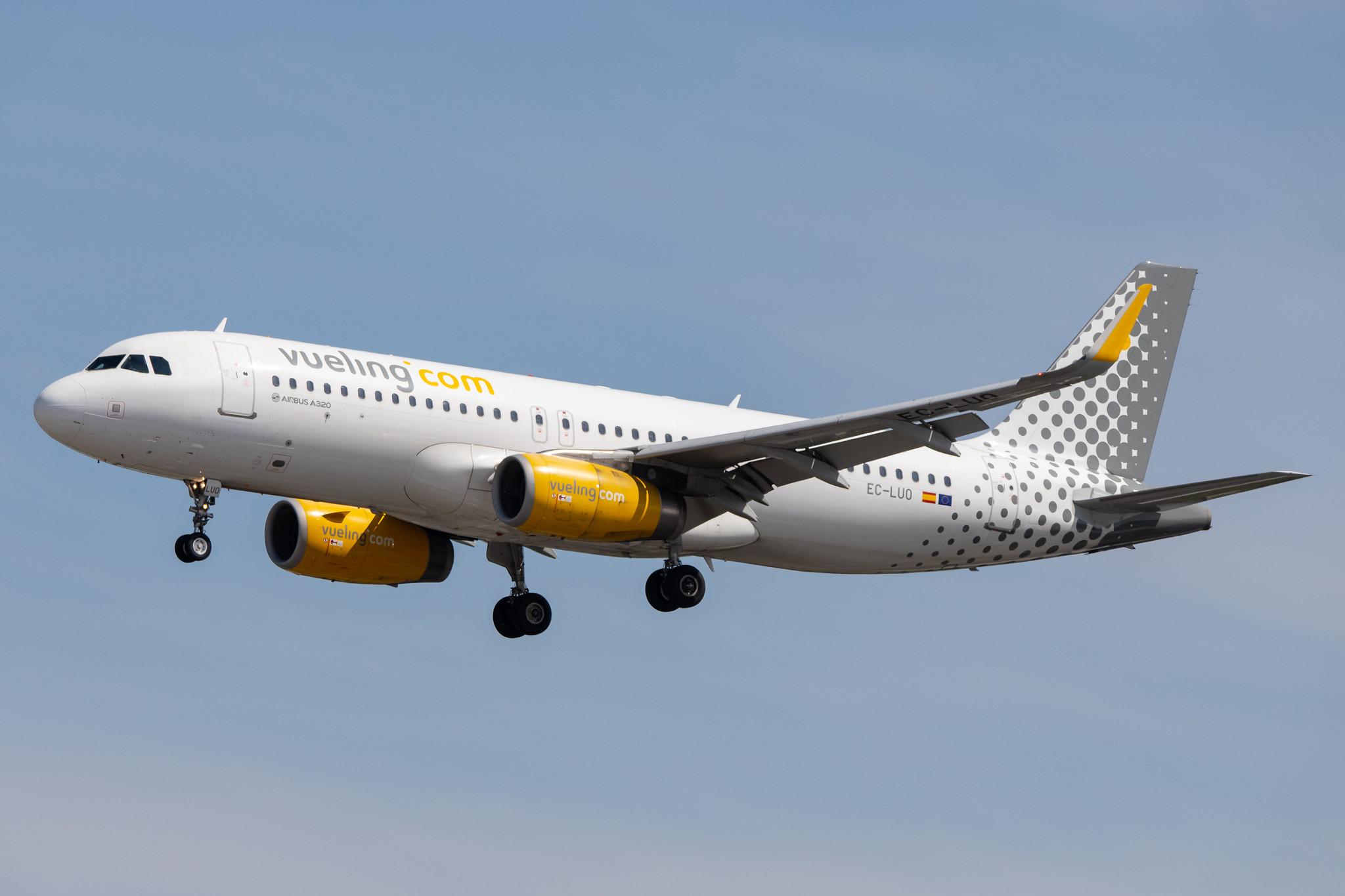 Hamburg Airport: Vueling (VY / VLG) |  Airbus A320-232 A320 | EC-LUO | MSN 5530