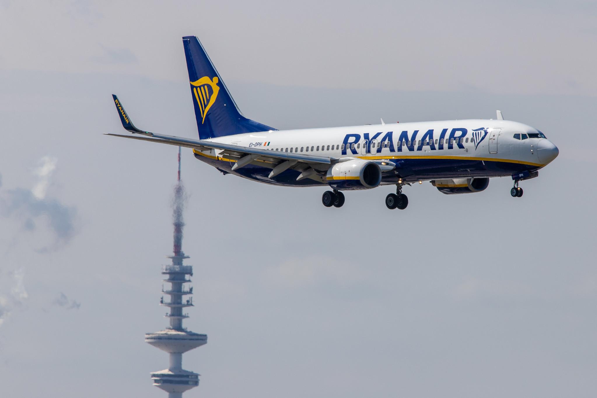 Hamburg Airport: Ryanair (FR / RYR) |  Boeing 737-8AS B738 | EI-DPH | MSN 33624