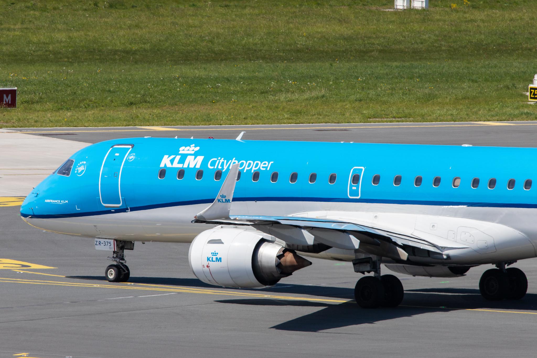 Hamburg Airport: KLM (KL / KLM) | Operator: KLM Cityhopper |  Embraer E190STD E190 | PH-EZR | MSN 19000375