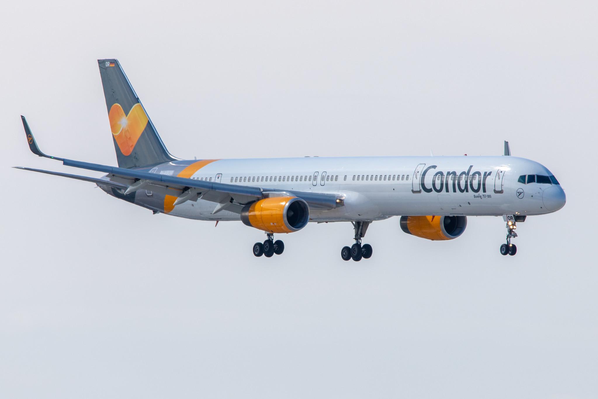 Hamburg Airport: Condor (DE / CFG) |  Boeing 757-3CQ B753 | D-ABOR | MSN 32242