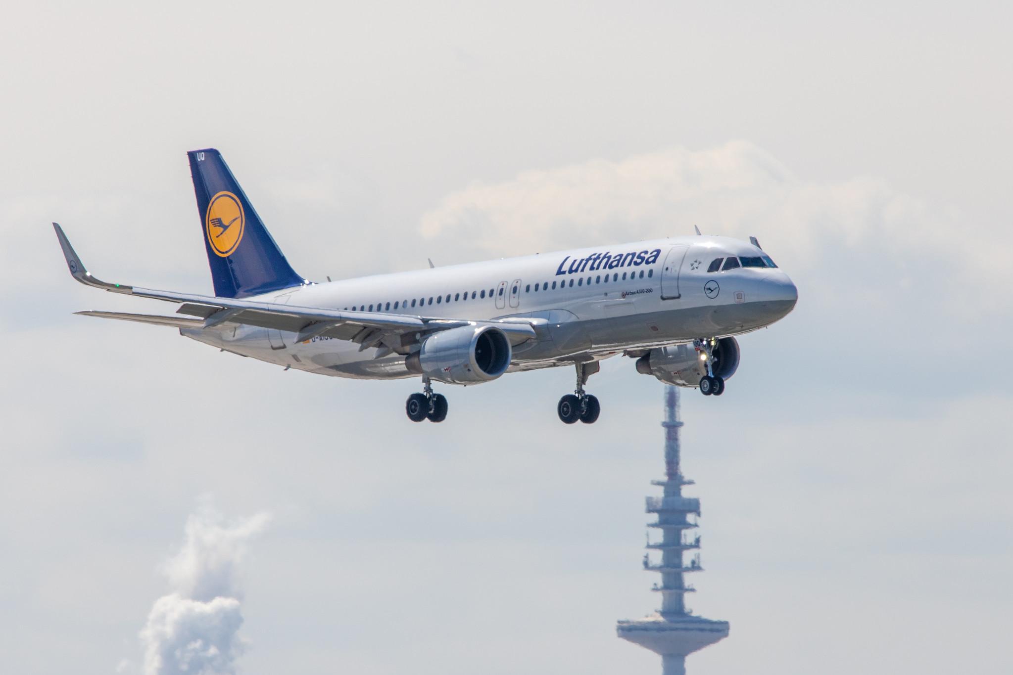 Hamburg Airport: Lufthansa (LH / DLH) |  Airbus A320-214 A320 | D-AIUQ | MSN 6947