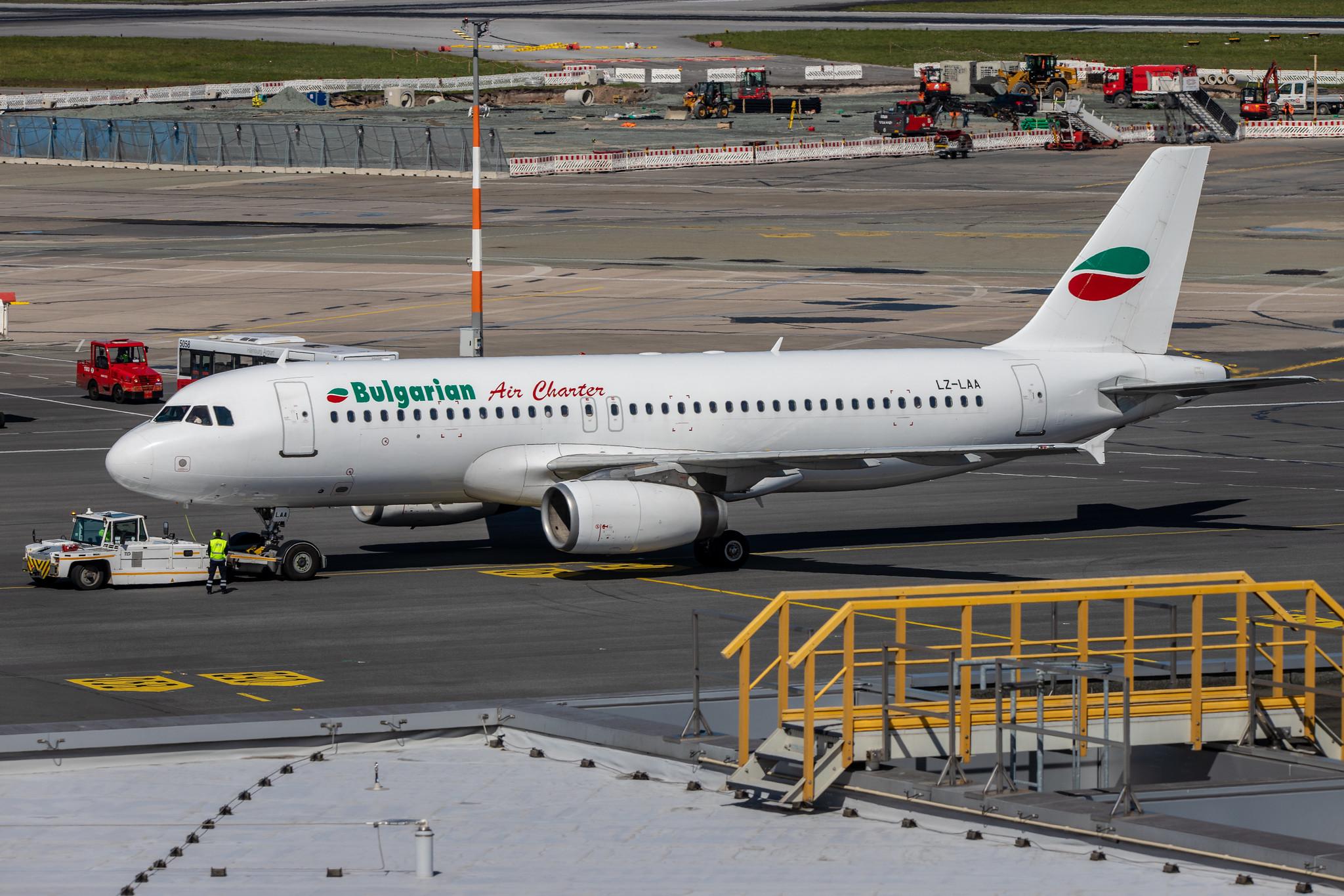 Hamburg Airport: Bulgarian Air Charter (1T / BUC) |  Airbus A320-231 A320 | LZ-LAA | MSN 0256