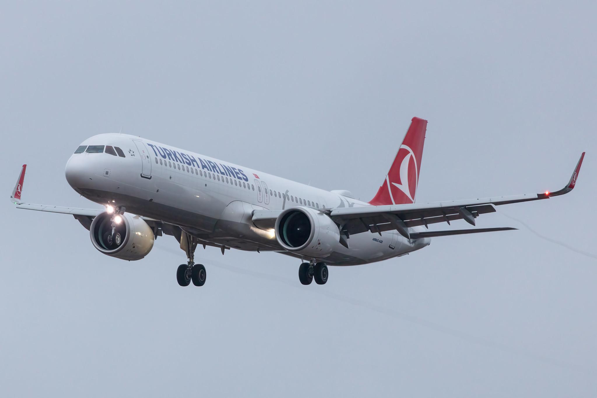 Hamburg Airport: Turkish Airlines (TK / THY) |  Airbus A321-271NX A21N | TC-LSY | MSN 9415