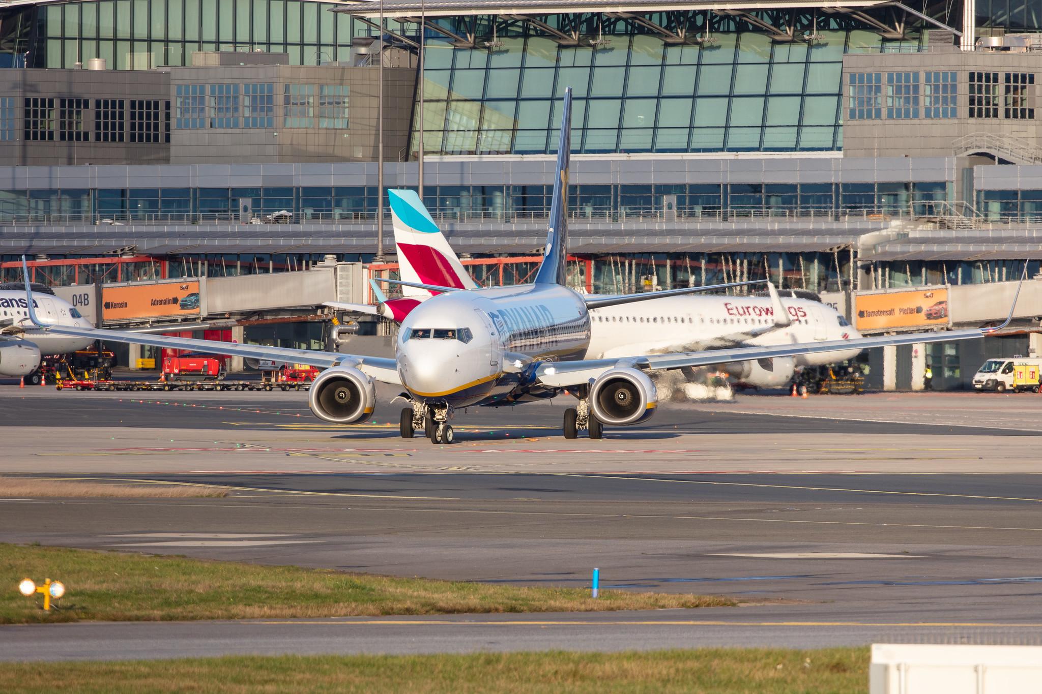 Hamburg Airport: Ryanair (FR / RYR) | Operator: Ryanair Sun |  Boeing 737-8AS B738 | SP-RKM | MSN 44787