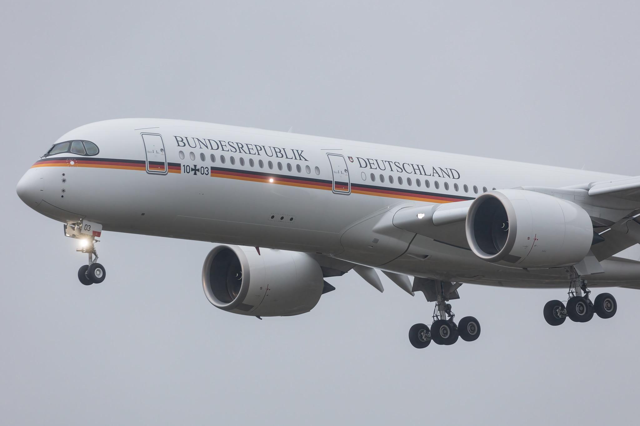 Hamburg Airport: German Air Force (/ GAF) |  Airbus A350-941 A359 | 10+03 | MSN 416