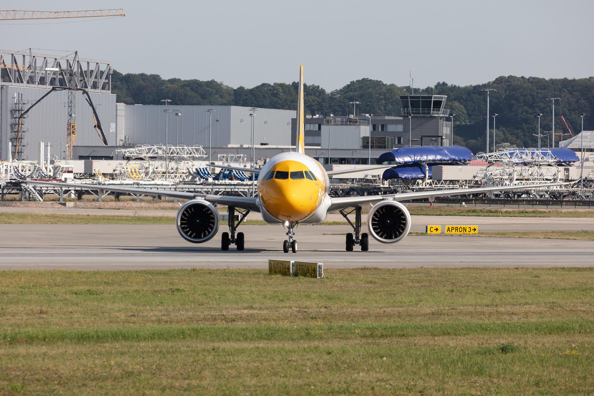 Hamburg Finkenwerder: Scoot (TR / TGW) |  Airbus A320-271N A20N | D-AUAX (9V-TND) | MSN 9414