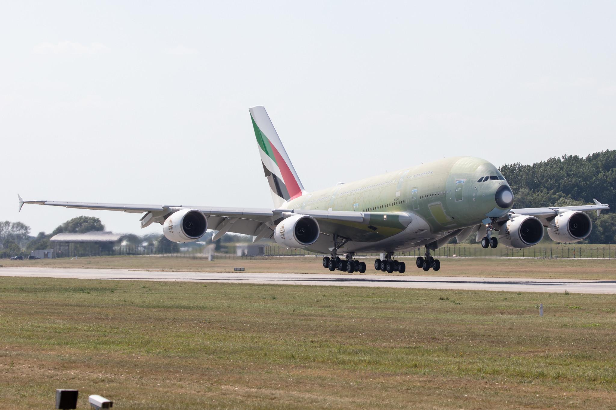 Hamburg Finkenwerder: Emirates (EK / UAE) |  Airbus A380-842 A388 | F-WWSS | MSN 269 (A6-EVP)