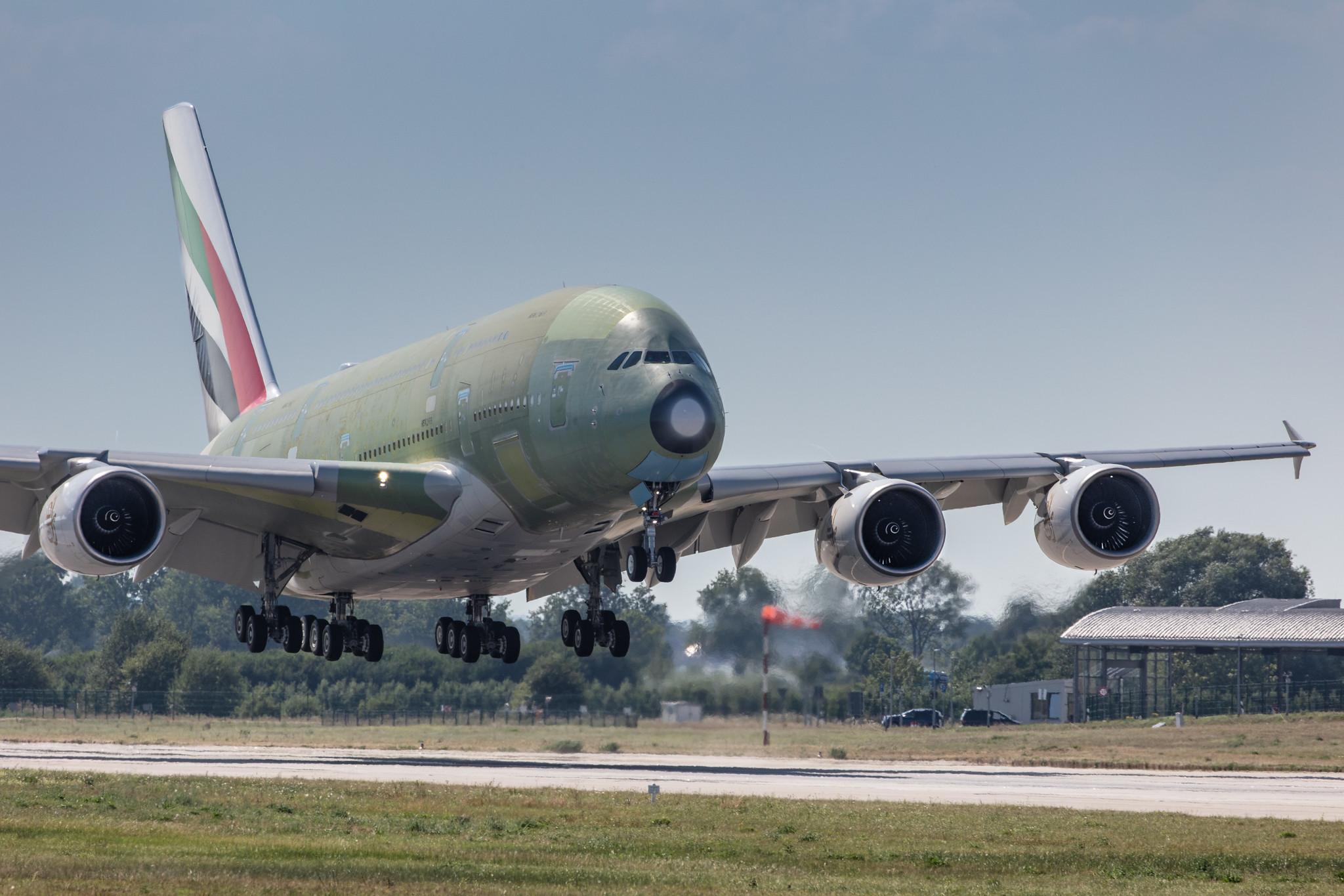 Hamburg Finkenwerder: Emirates (EK / UAE) |  Airbus A380-842 A388 | F-WWSS | MSN 269 (A6-EVP)