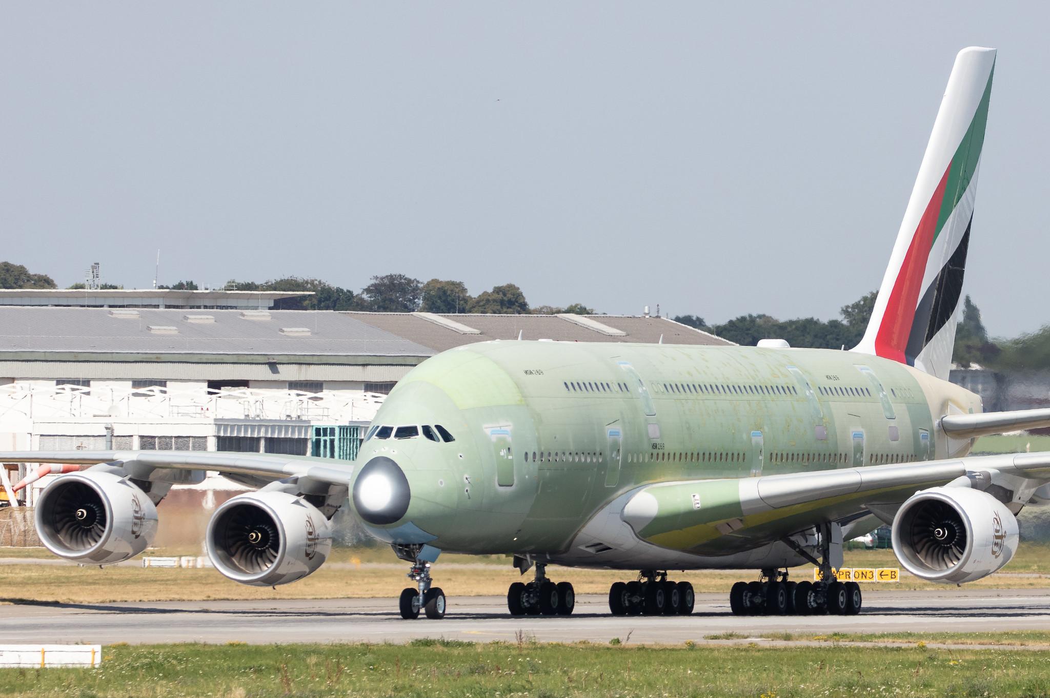 Hamburg Finkenwerder: Emirates (EK / UAE) |  Airbus A380-842 A388 | F-WWSS | MSN 269 (A6-EVP)