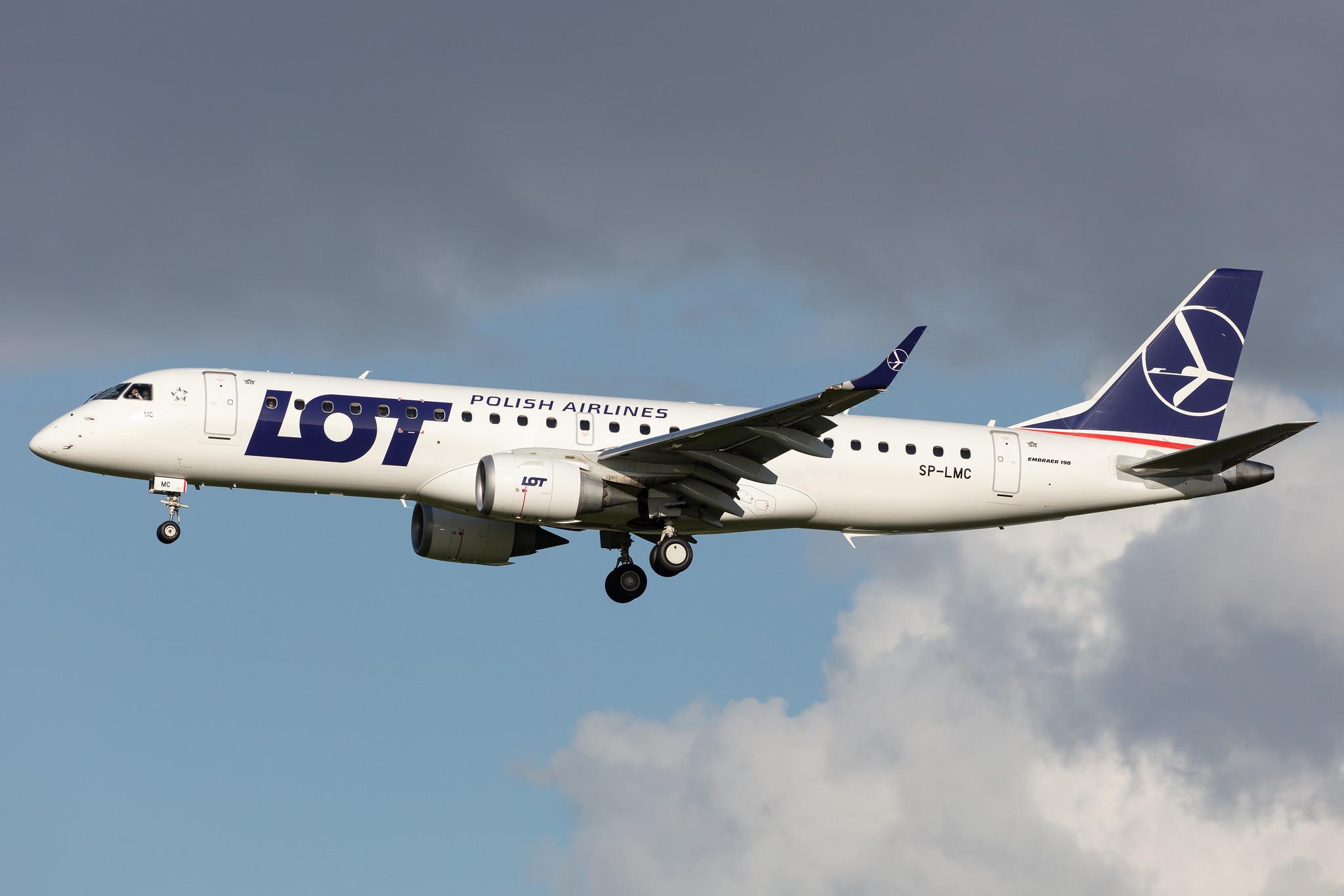 Amsterdam Airport Schiphol: LOT (LO / LOT) |  Embraer E190STD E190 | SP-LMC | MSN 19000763