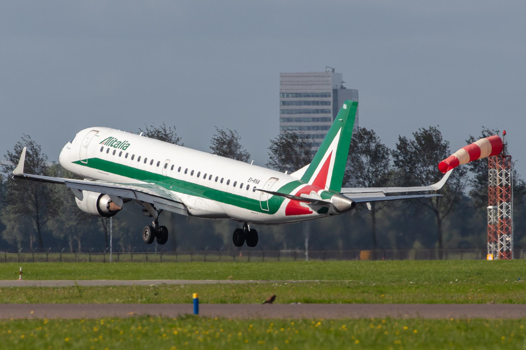 Amsterdam Airport Schiphol: Alitalia (AZ / AZA) | Operator: Alitalia CityLiner |  Embraer E190STD E190 | EI-RNA | MSN 19000470