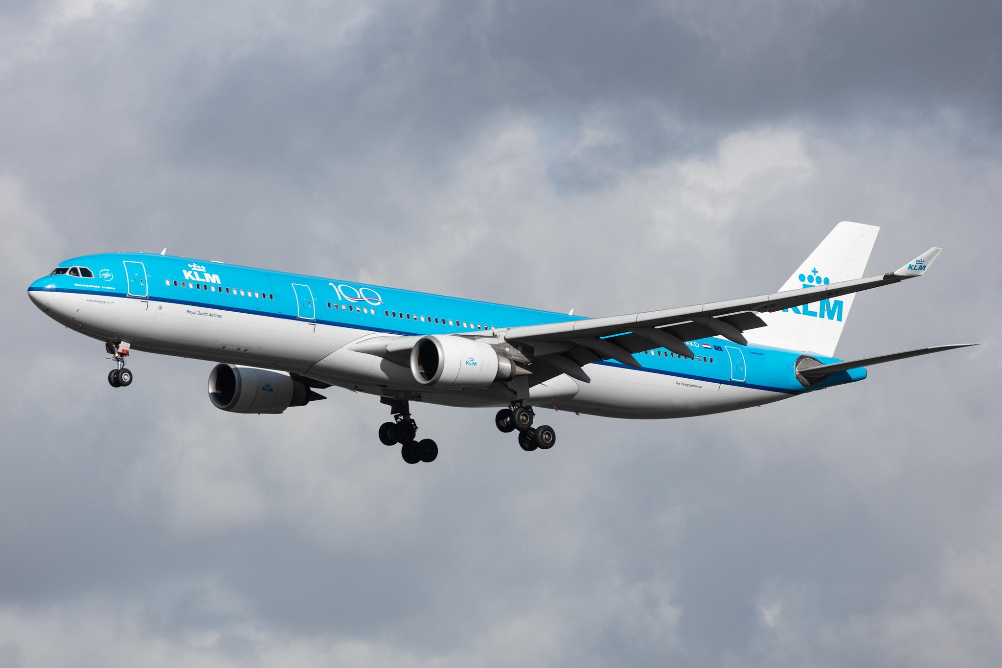 Amsterdam Airport Schiphol: KLM (KL / KLM) |  Airbus A330-303 A333 | PH-AKD | MSN 1300