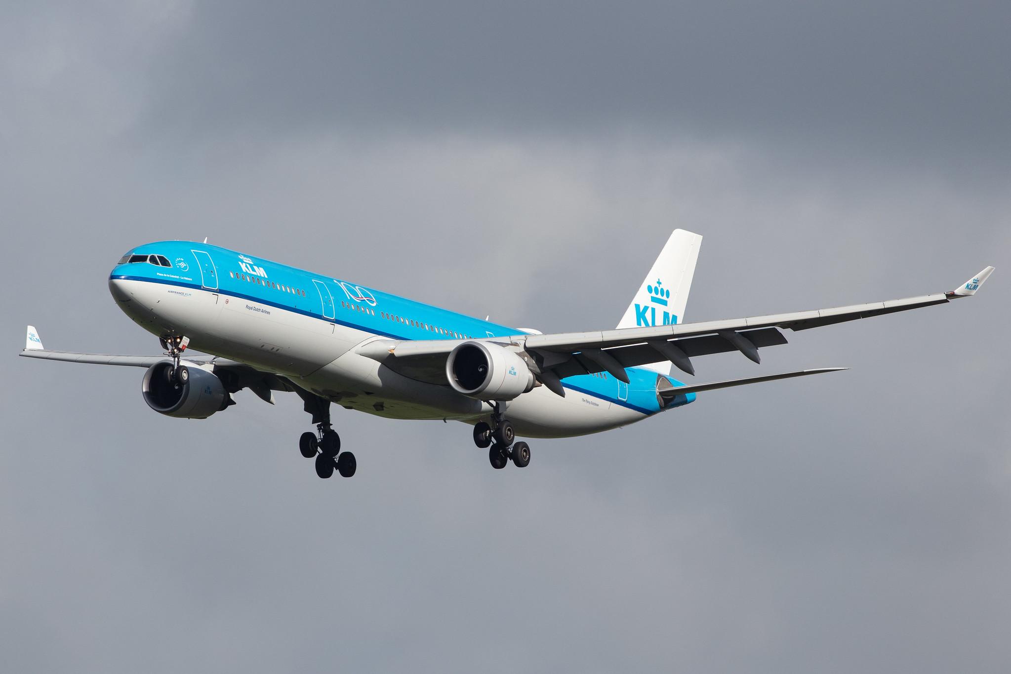Amsterdam Airport Schiphol: KLM (KL / KLM) |  Airbus A330-303 A333 | PH-AKD | MSN 1300