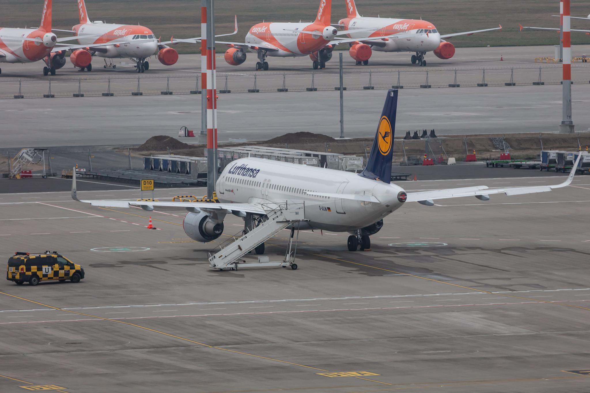 Flughafen Berlin Brandenburg: Lufthansa (LH / DLH) |  Airbus A320-214 A320 | D-AIUW | MSN 7251