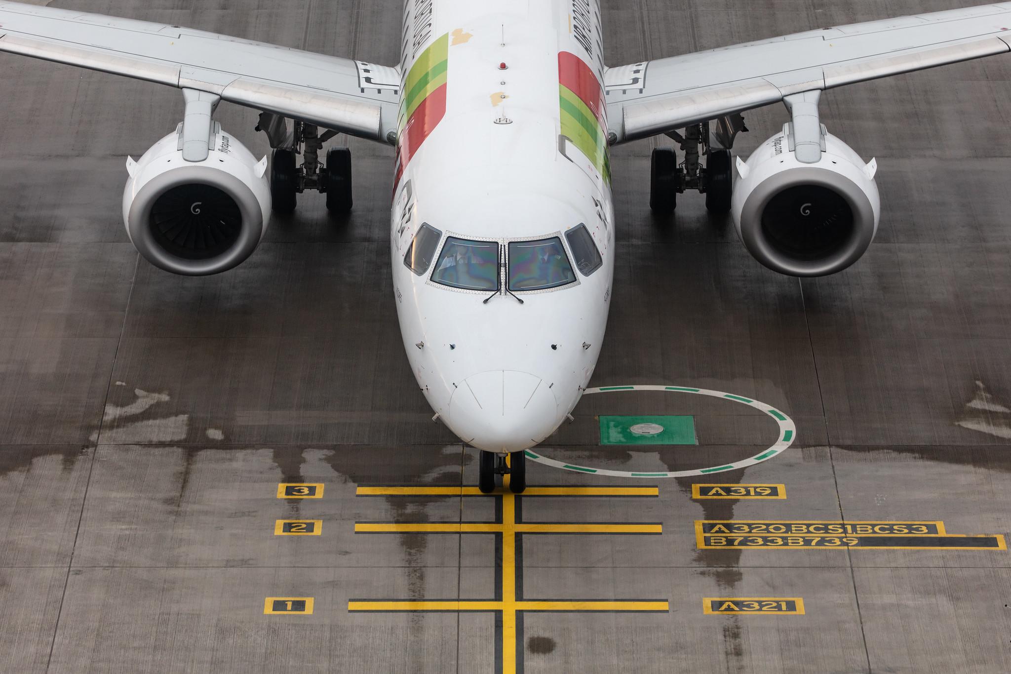 Flughafen Berlin Brandenburg: TAP Express (NI / PGA) |  Embraer E190LR E190 | CS-TPO | MSN 19000432