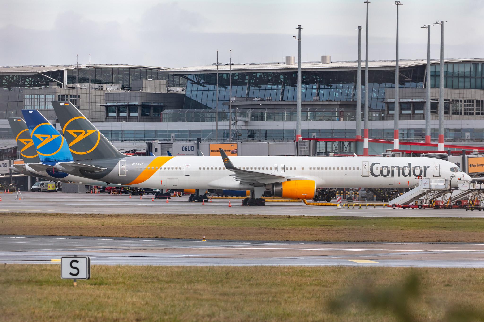 Hamburg Airport: Condor (DE / CFG) |  Boeing 757-330 B753 | D-ABOM | MSN 29022