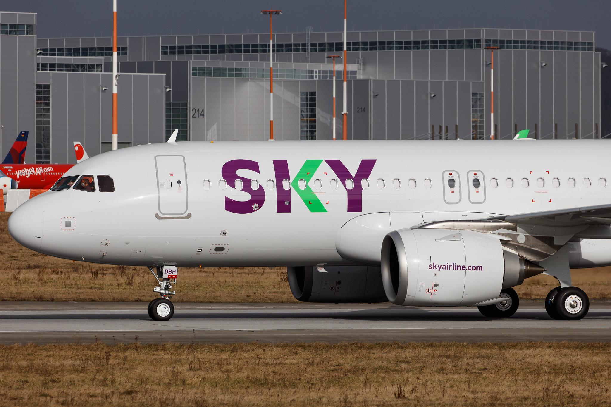 Hamburg Finkenwerder: Sky Airline (H2 / SKU) | Airbus A320-251N A20N | D-AVVL | MSN 10123