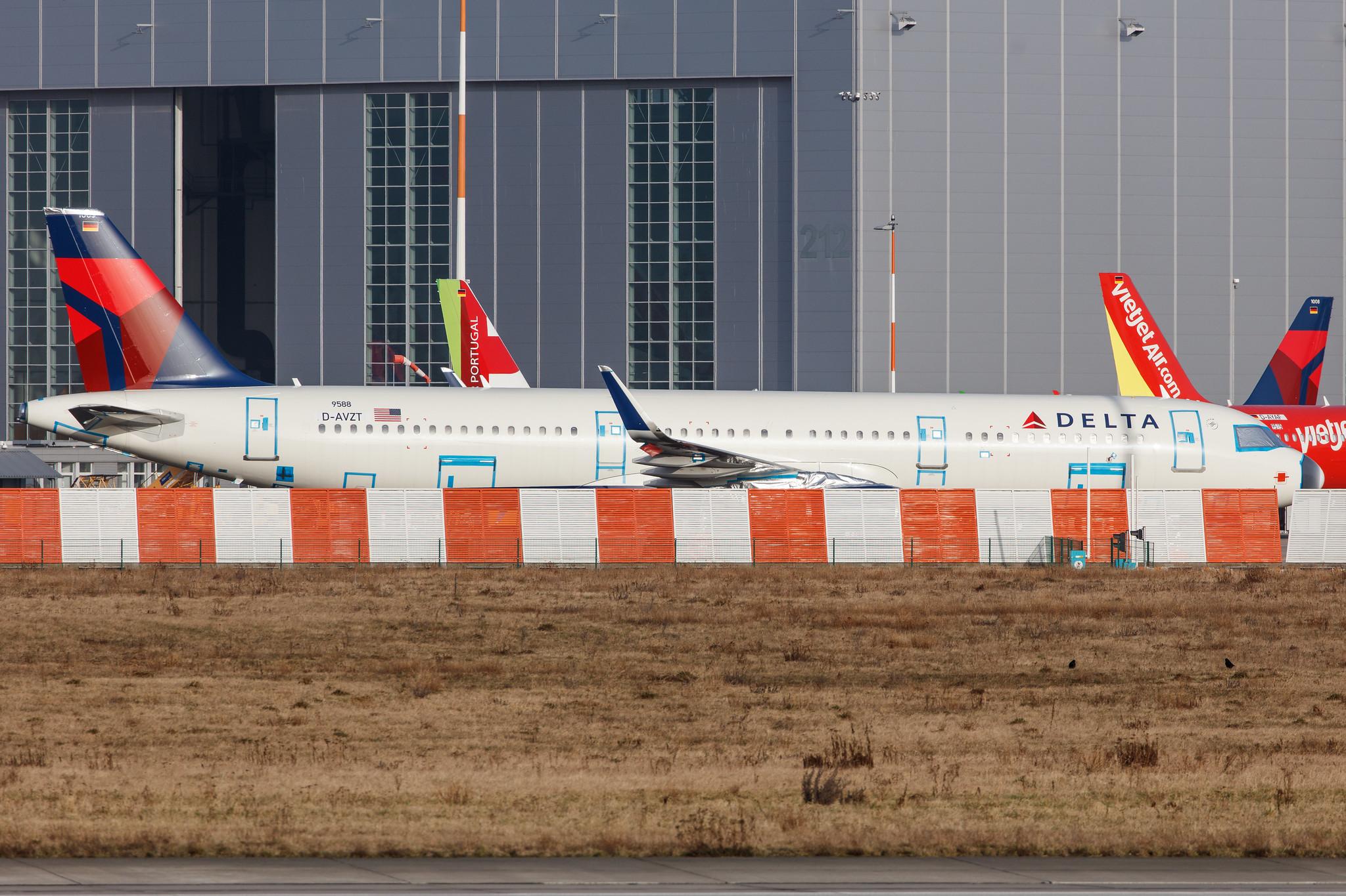 Hamburg Finkenwerder: Delta Air Lines (DL / DAL) | Airbus A321-211(WL) A321 | D-AVZT | MSN 9588