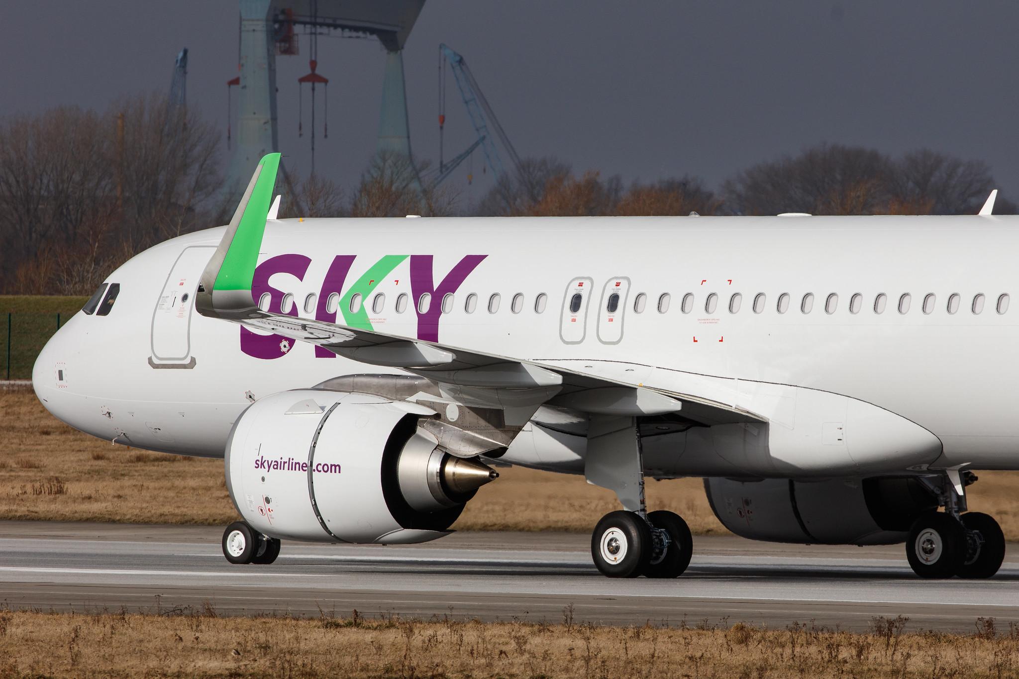 Hamburg Finkenwerder: Sky Airline (H2 / SKU) | Airbus A320-251N A20N | D-AVVL | MSN 10123
