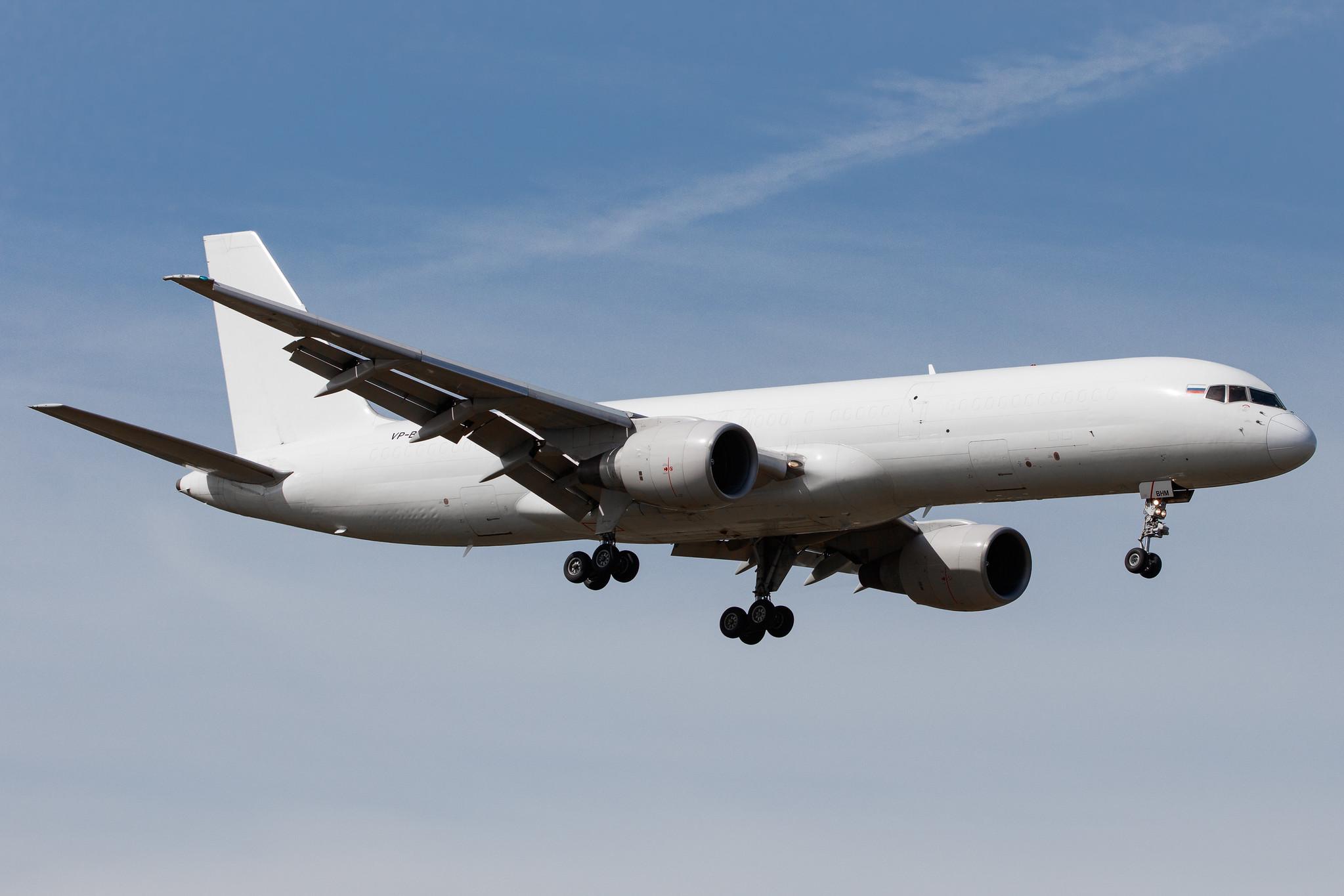 Hamburg Airport: E-Cargo Airlines (RF / ERF) |  Boeing 757-222(PCF) B752 | VP-BHM | MSN 25368