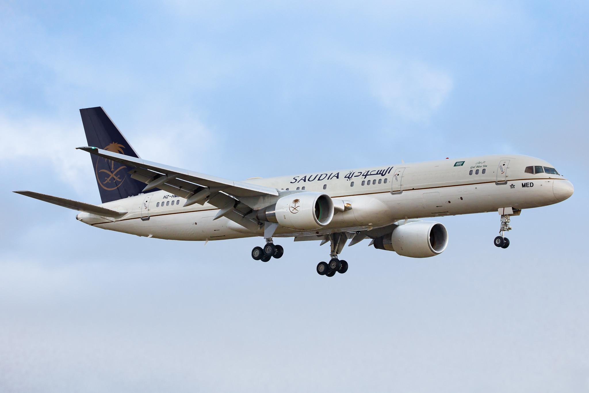 Hamburg Airport: Saudi Royal Flight (SV / SVA) | Operator: Saudia |  Boeing 757-23A B752 | HZ-HMED | MSN 25495