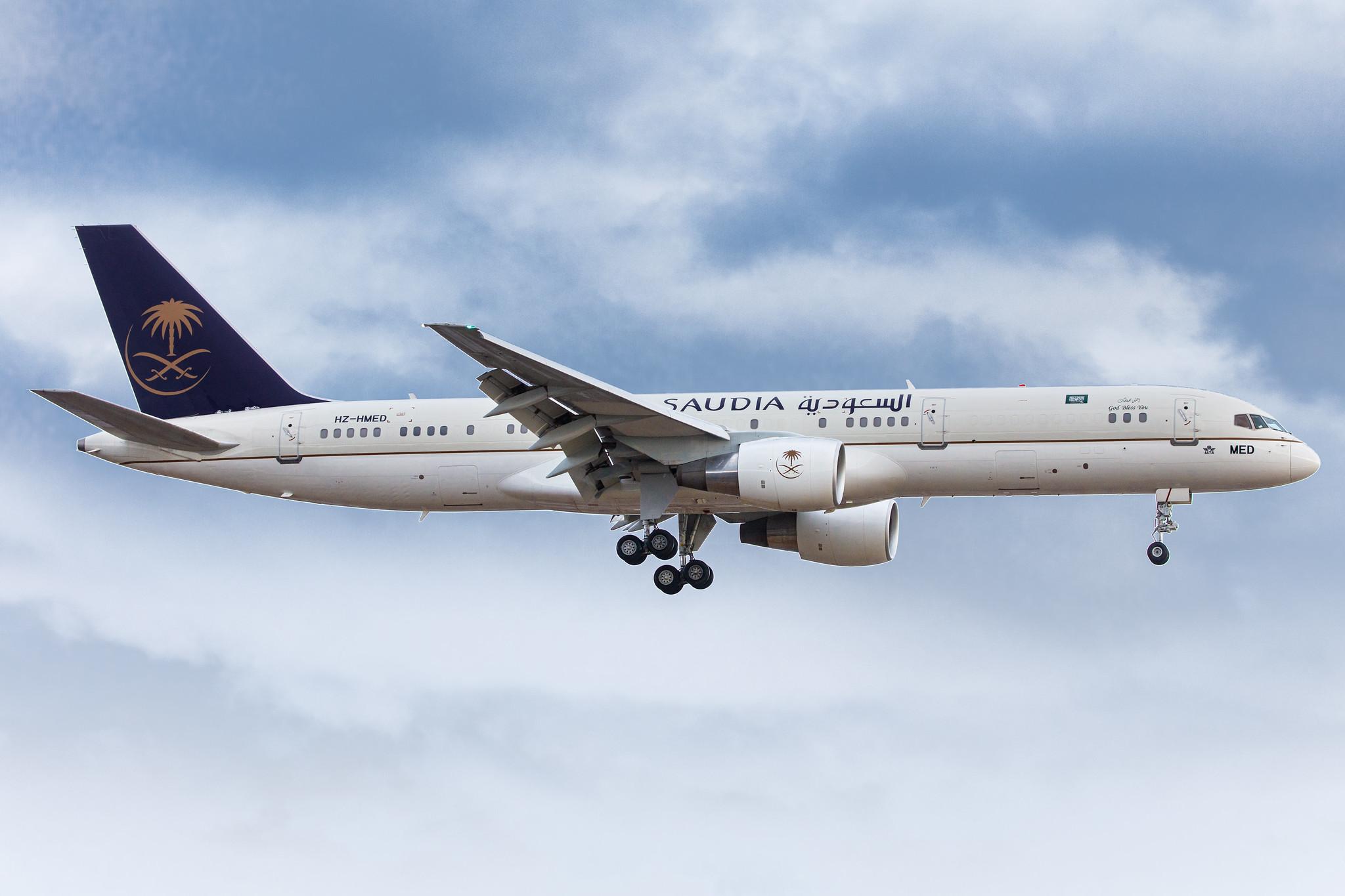 Hamburg Airport: Saudi Royal Flight (SV / SVA) | Operator: Saudia |  Boeing 757-23A B752 | HZ-HMED | MSN 25495