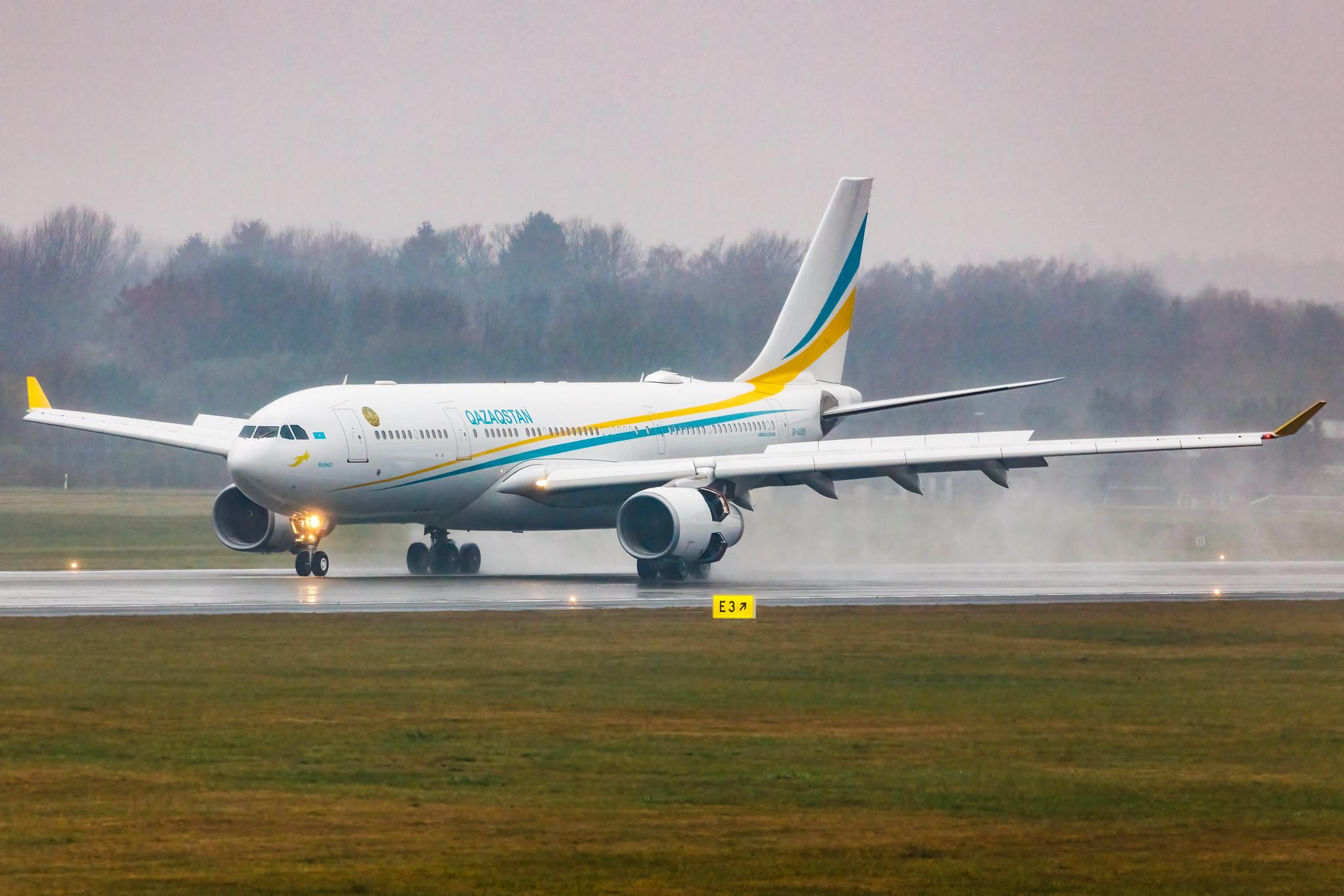 Hamburg Airport: Kazakhstan Government |  Airbus A330-243 A332 | UP-A3001 | MSN 0863