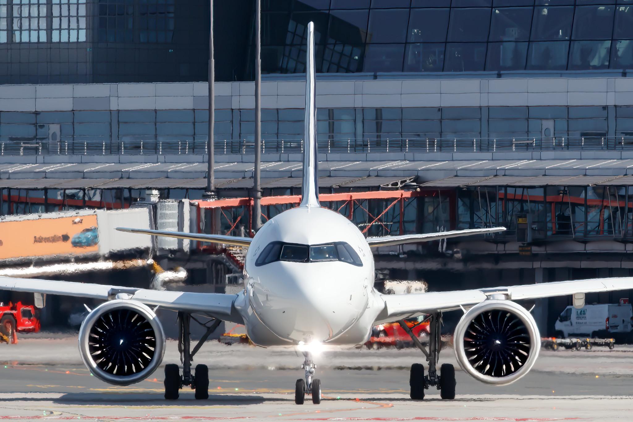 Hamburg Airport: Lufthansa (LH / DLH) |  Airbus A320-271N A20N | D-AIJB | MSN 09493